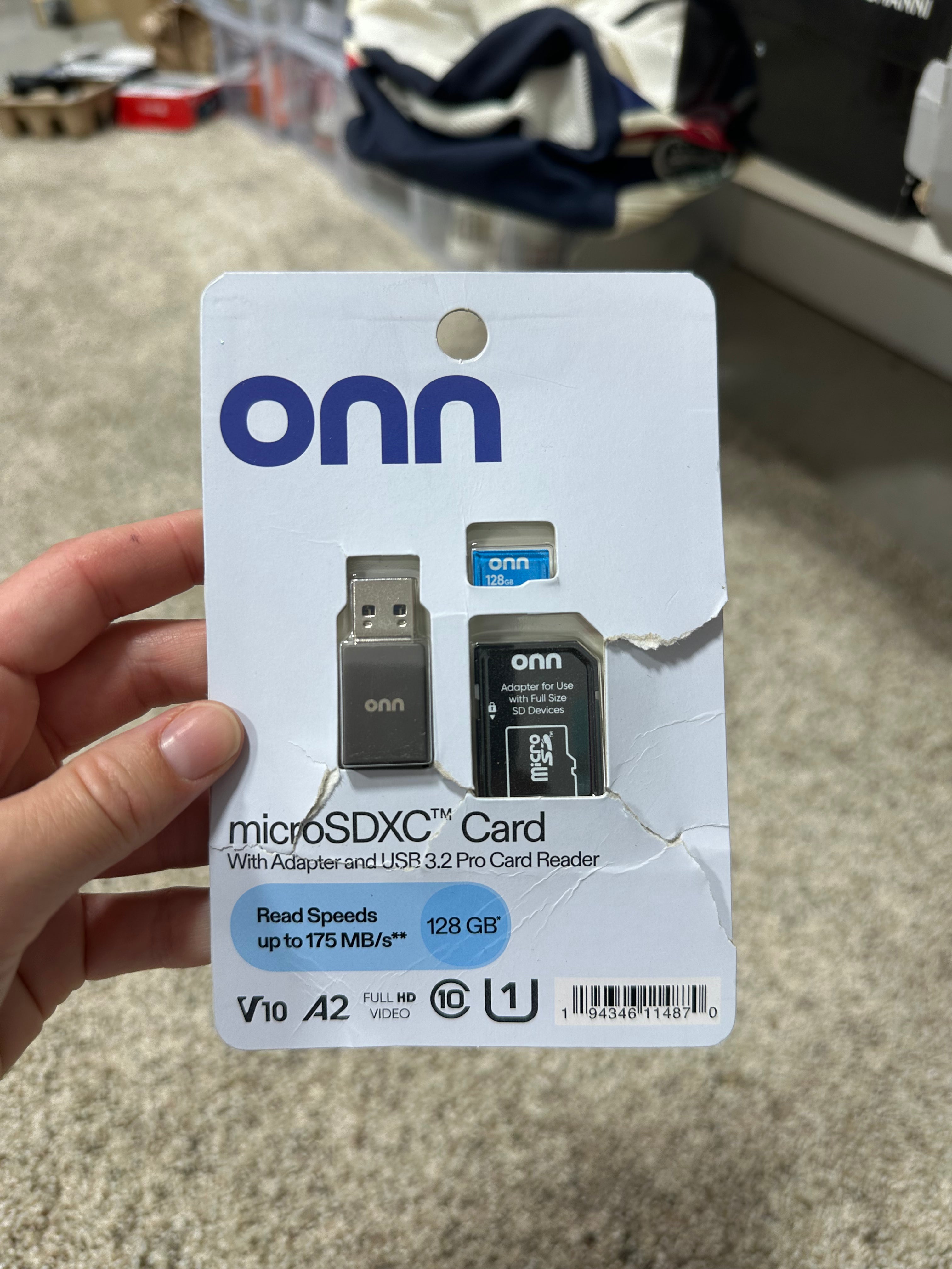 onn. 128GB microSDXC Flash Memory Card with Adapter and USB 3.2 Pro Card Reader