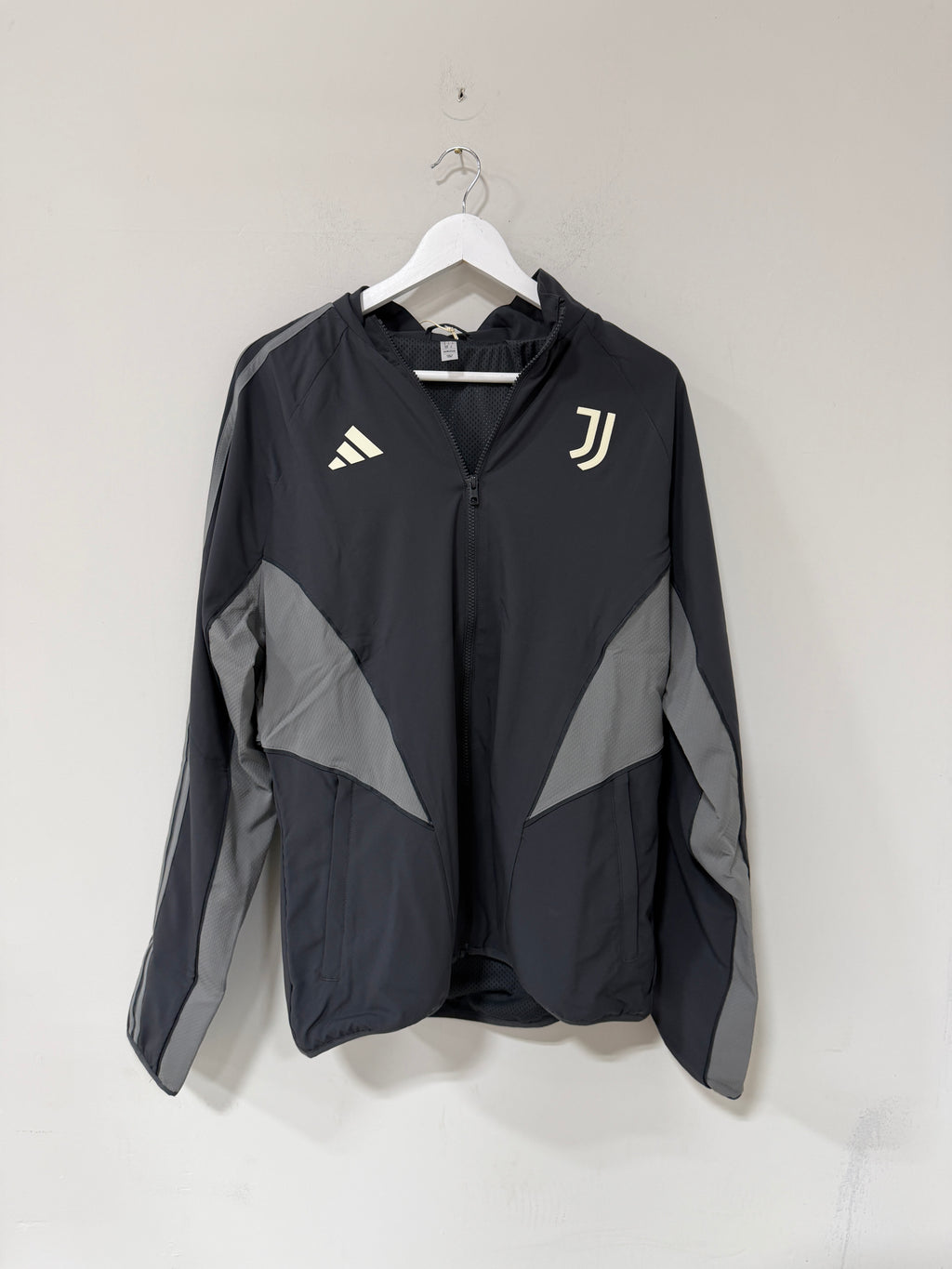 Adidas Juventus Anthem Jacket – Carbon