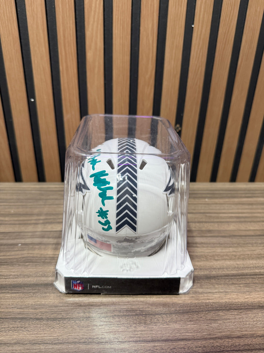 Philadelphia Eagles KEITH MARSHALL Signed Helmet