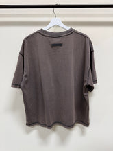 Load image into Gallery viewer, Timeless T-Shirt Brown Sz L

