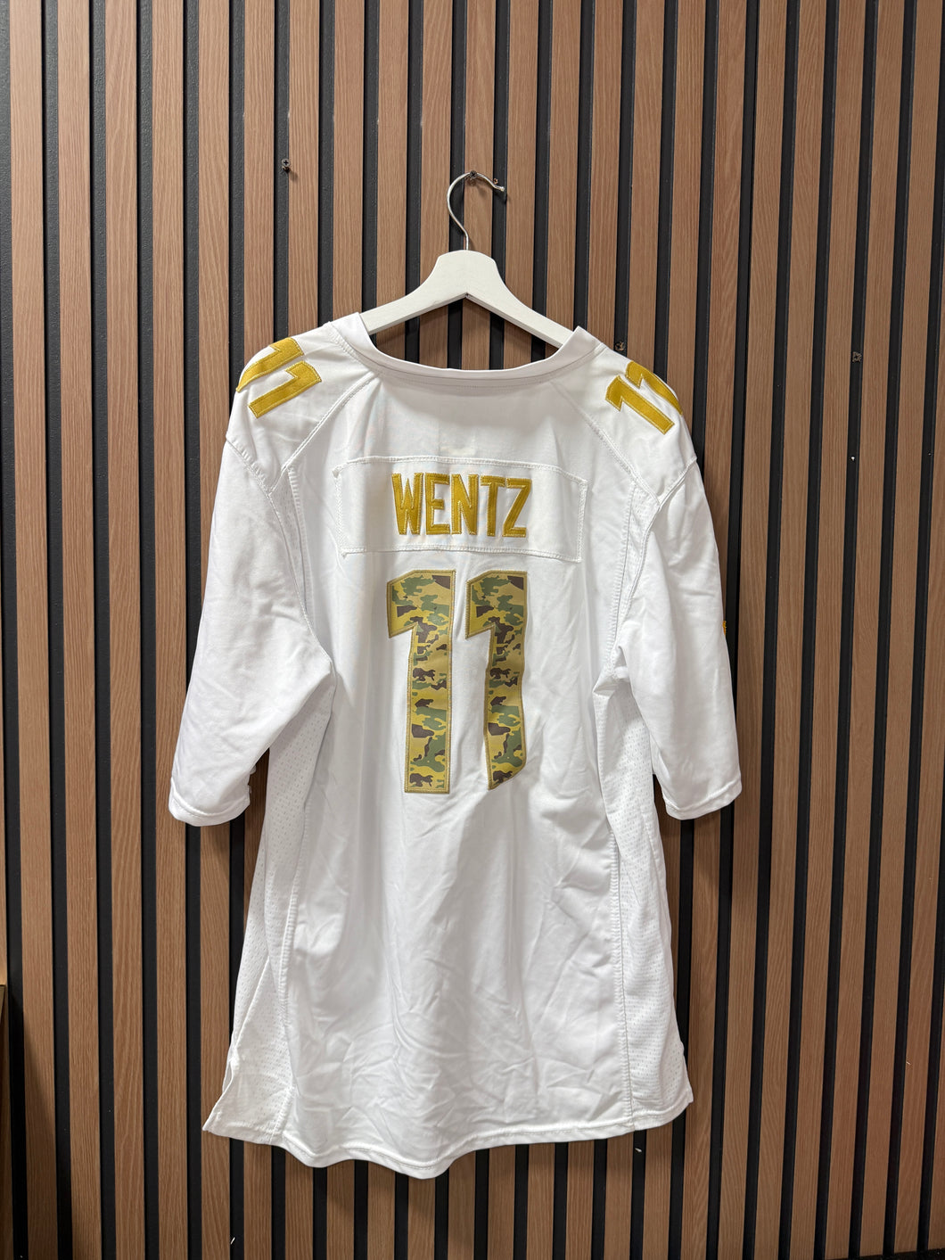 Philadelphia Eagles Carson Wentz (11) Army Jersey “SALUTE TO SERVICE” Size XL