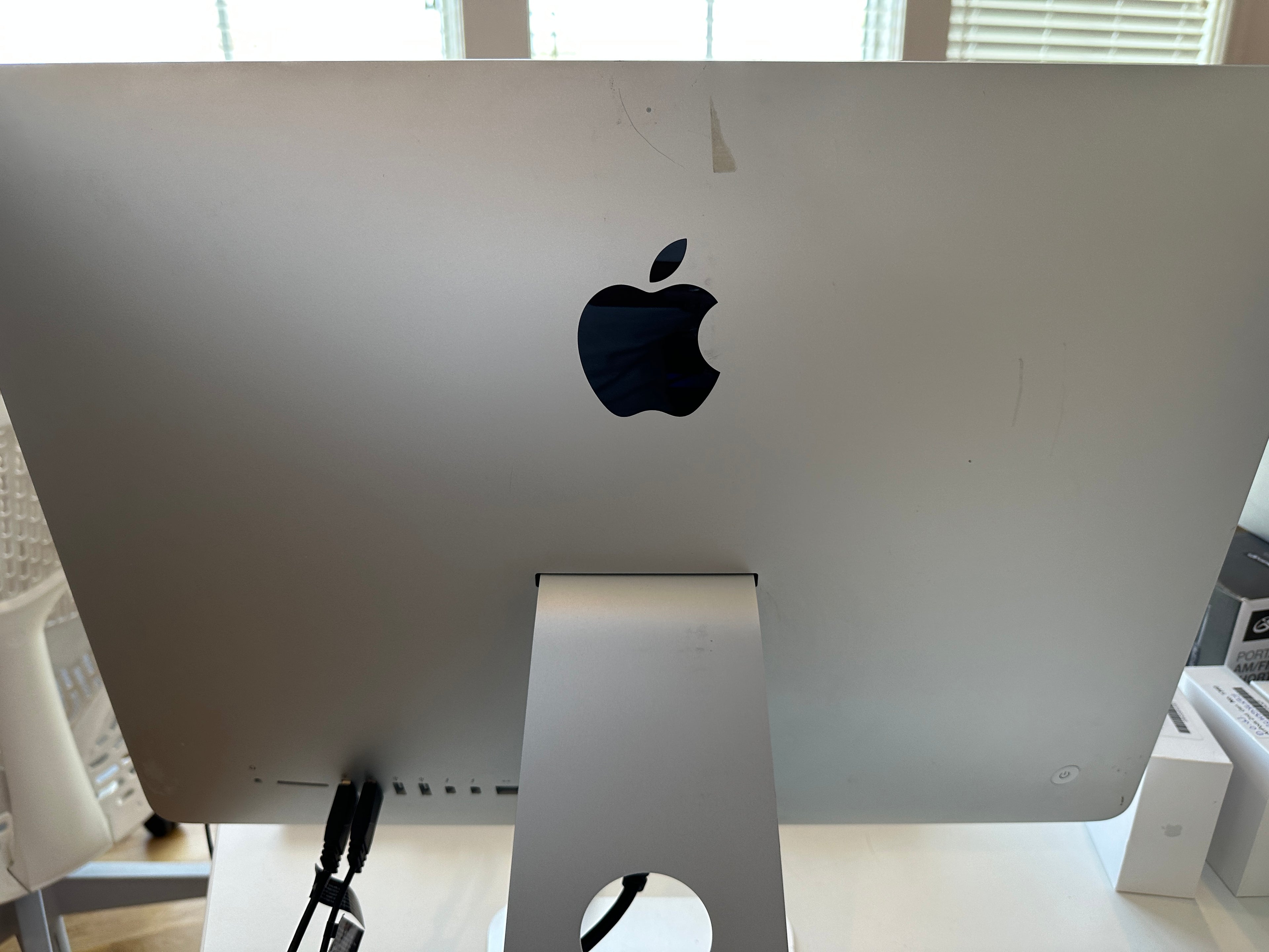 iMac CORE i3 ULTRA SLIM BODY 21.5"