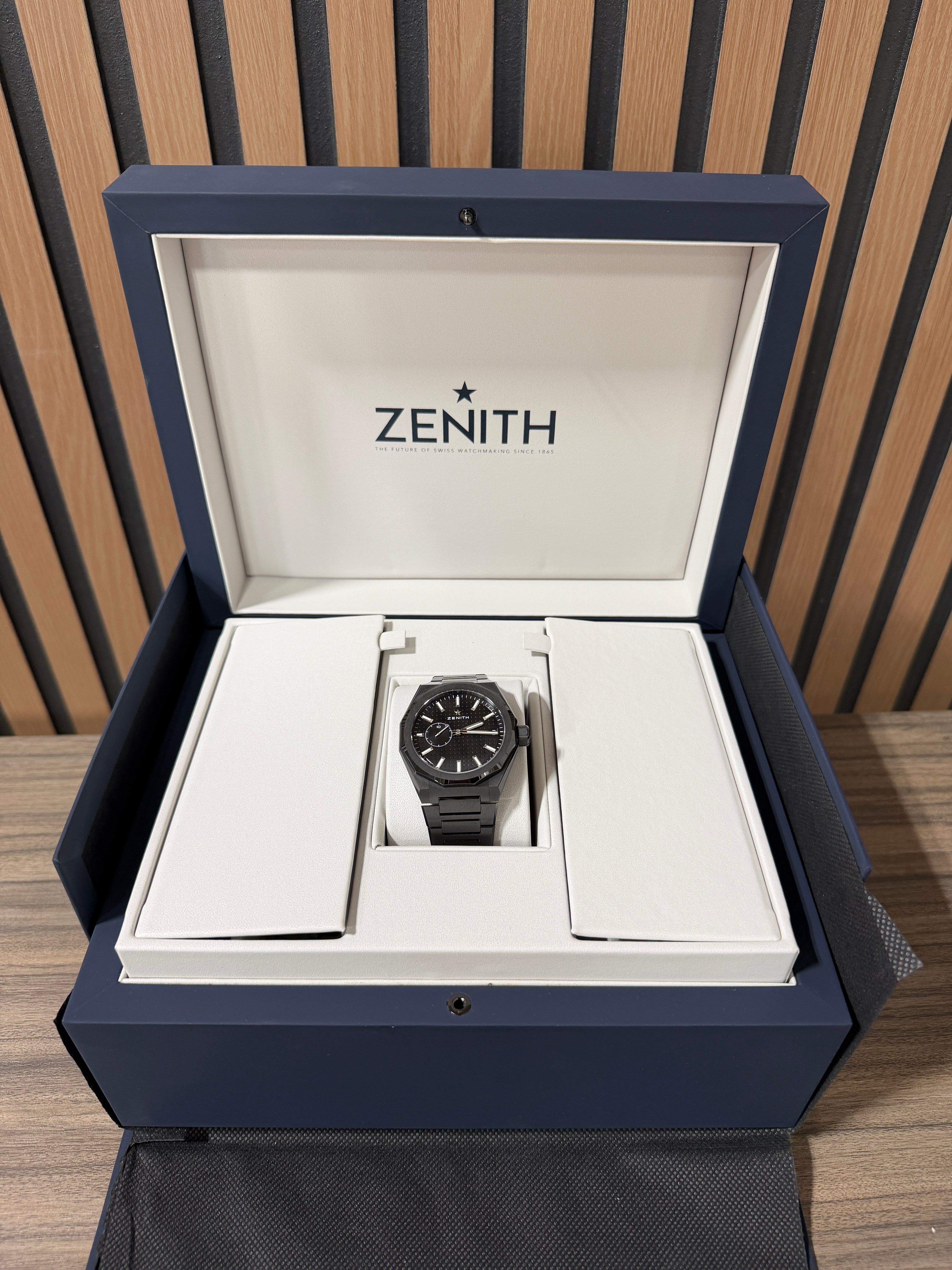 Zenith Defy Skyline 41mm 49.9300.3620/21.I001 Black Ceramic 1/10th second (49.9300.3620/21.I001)