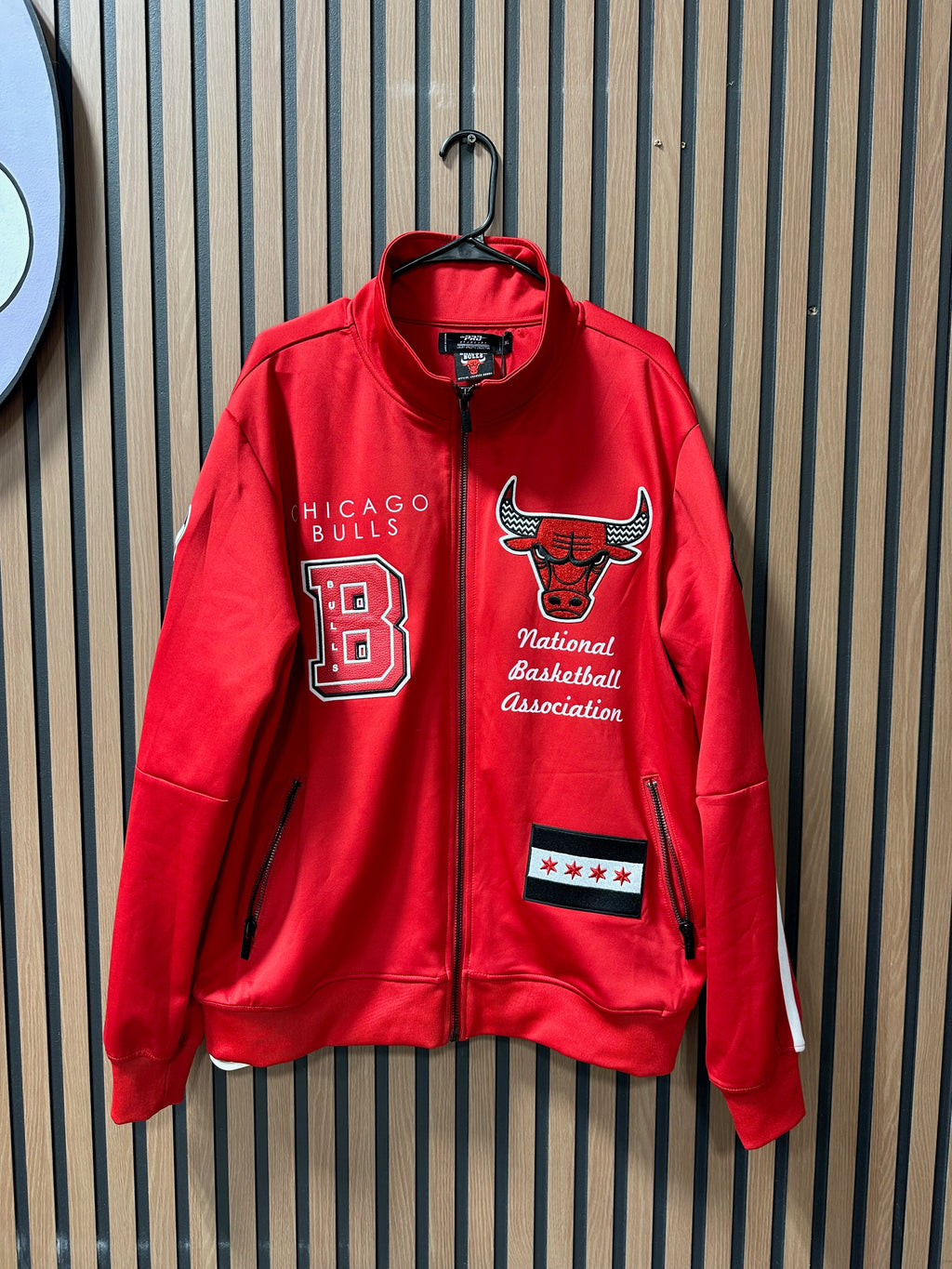 New with tag Pro Standard Chicago Bulls Classic Track Jacket sz 2XL