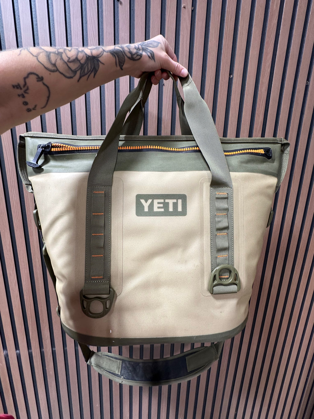 Yeti Hopper Two soft-sided cooler tan/Green