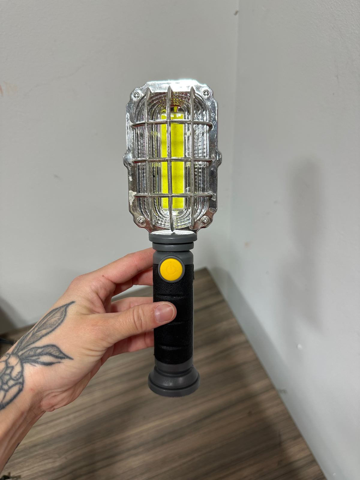 Handy Brite Ultra-Bright Cordless LED Work Light