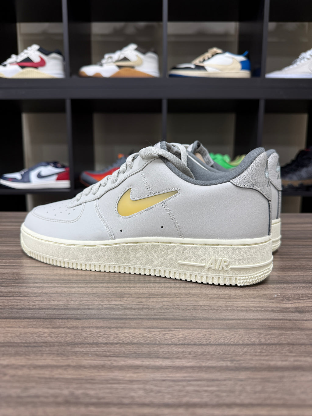 Nike Air Force 1 Low '07 Jewel Pale Vanilla Sz 10