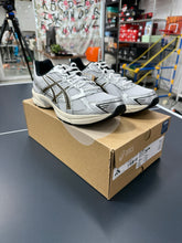 Load image into Gallery viewer, Asics Gel-1130 &quot;White Clay Canyon&quot; Sz 11.5
