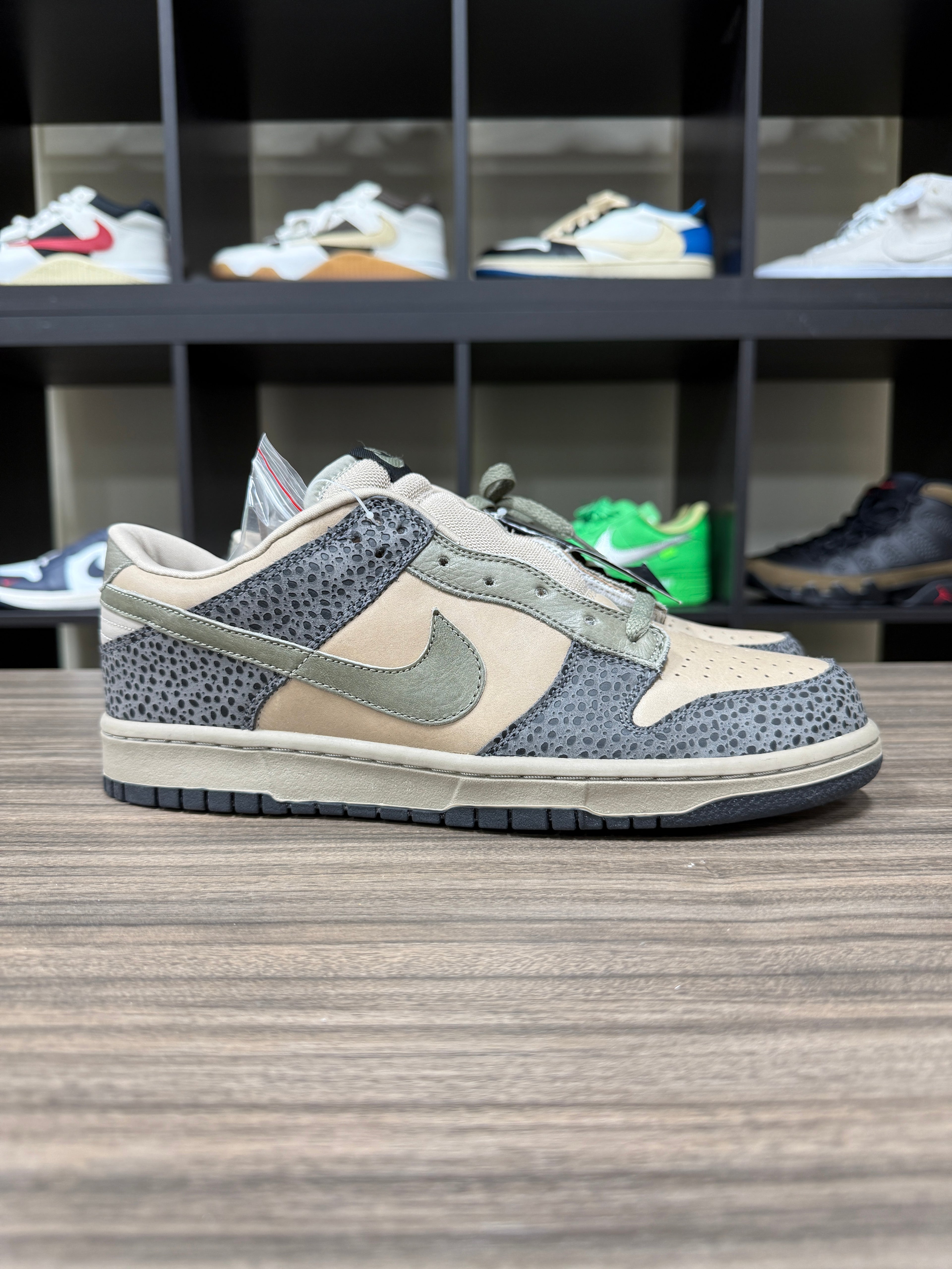 2004 Nike Dunk Low Safari Sz 10M/11.5W