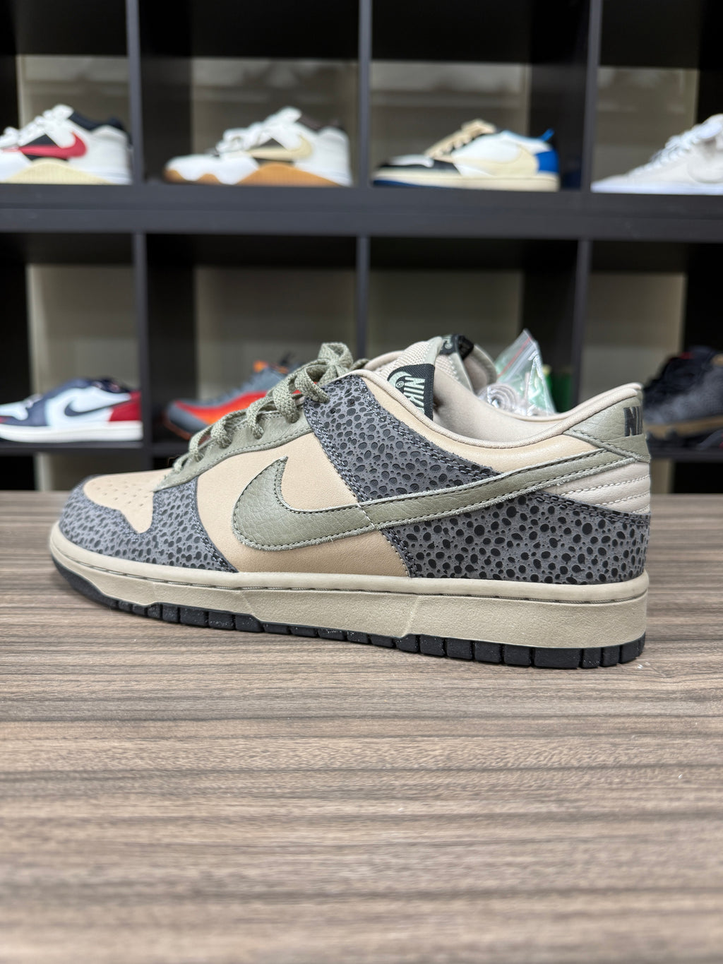 2004 Nike Dunk Low Safari Sz 10M/11.5W