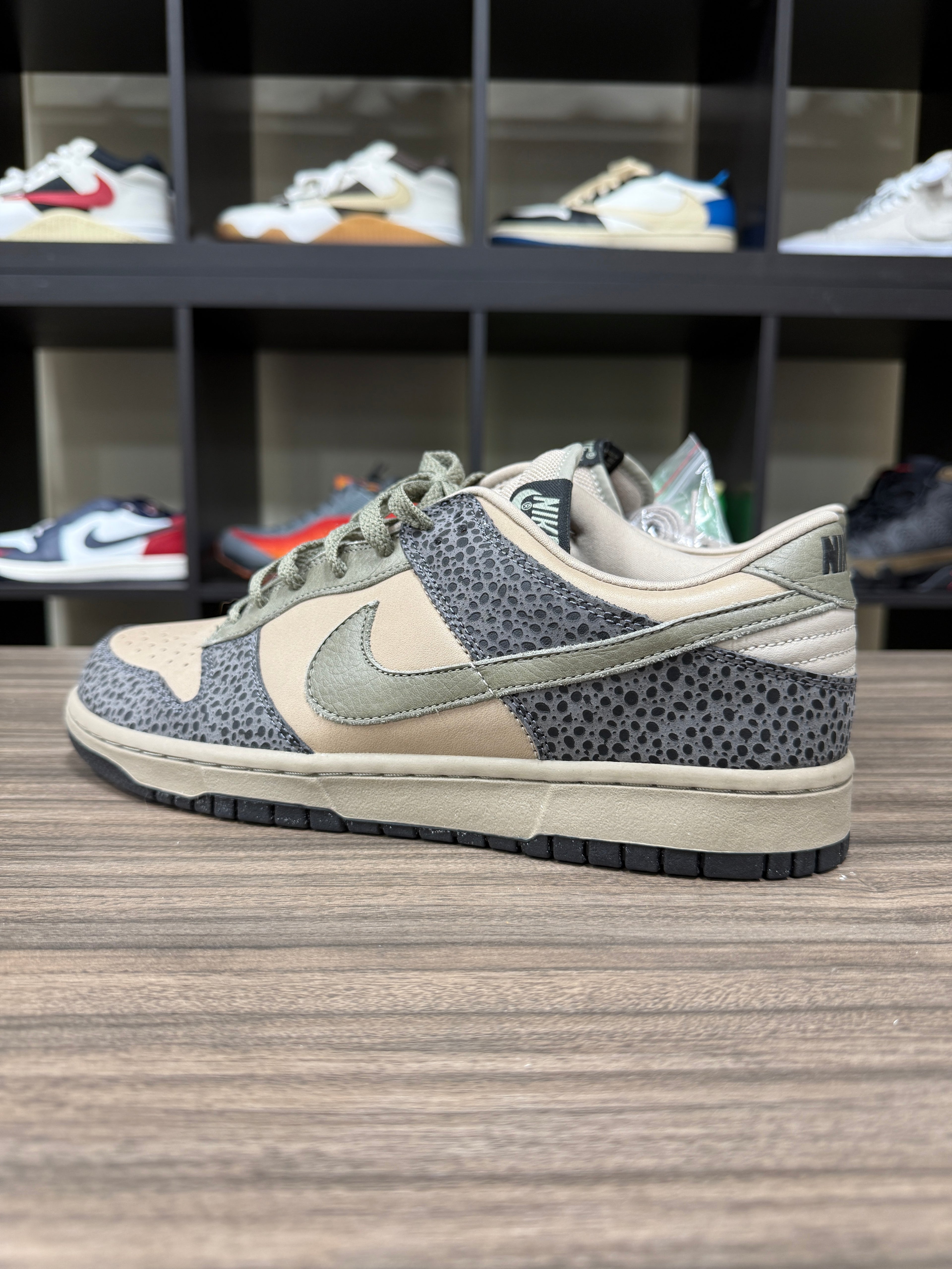 2004 Nike Dunk Low Safari Sz 10M/11.5W