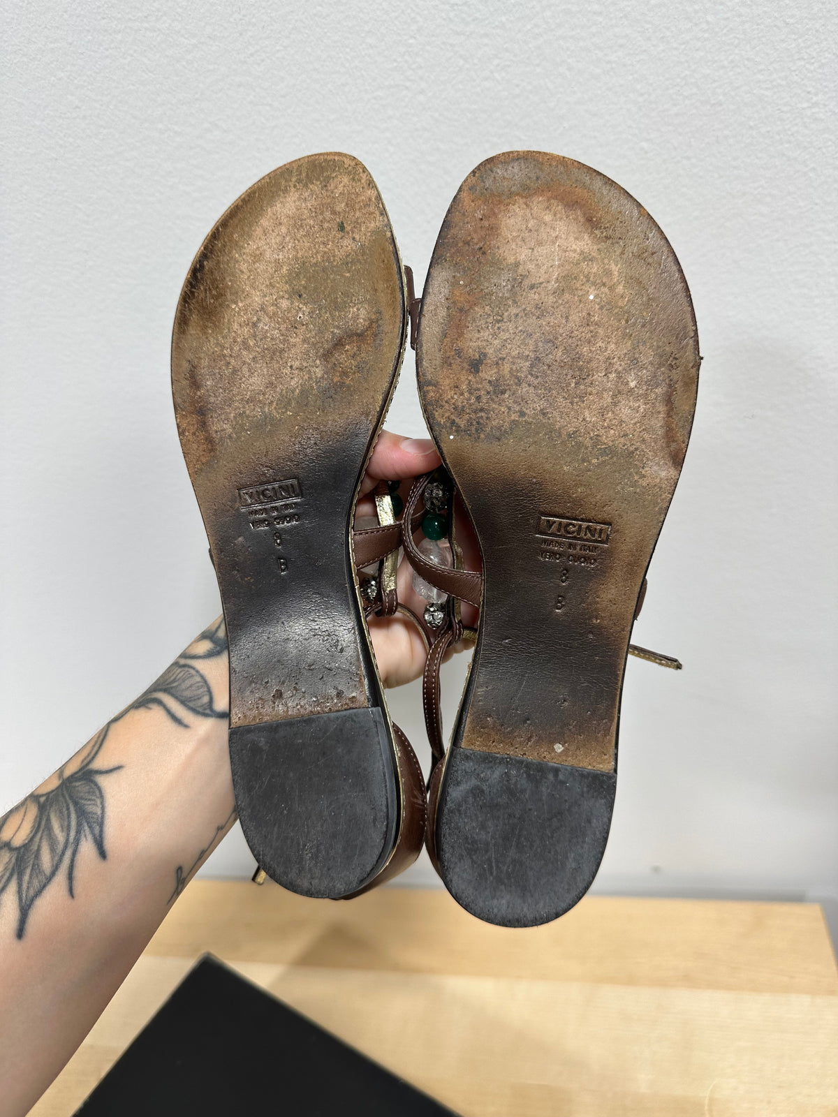 Vintage GIUSEPPE ZANOTTI "JOP 10 Bill" Gemstone Leather T-Strap Flat Sandals - T.Moro Brown - Size 8B (With Original Box)