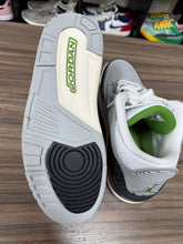 Load image into Gallery viewer, Air Jordan 3 Chlorophyl Sz 10.5 NO BOX
