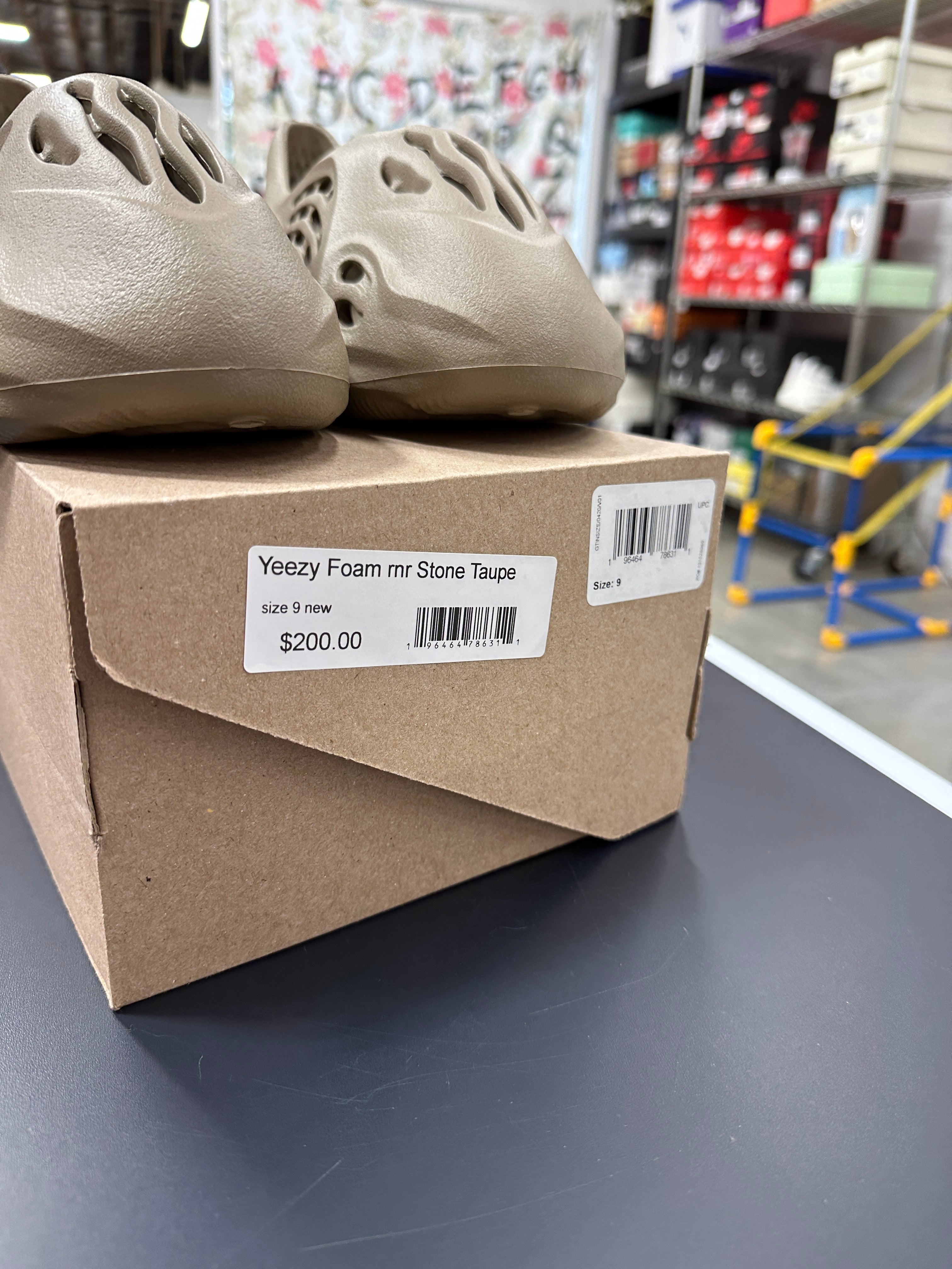 adidas Yeezy Foam RNR Stone Taupe Sz 9`