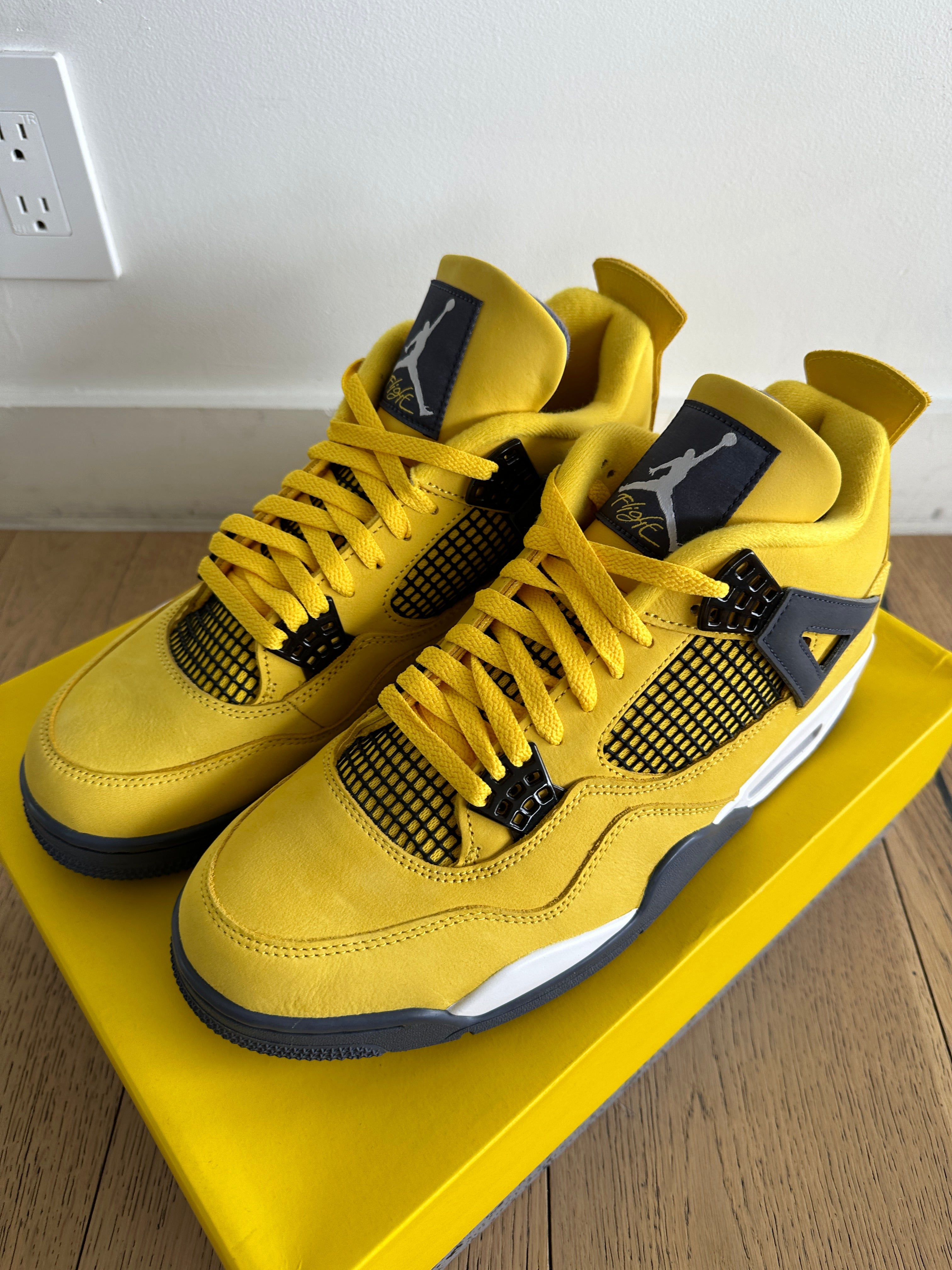 Jordan 4 Retro Lightning sz 11.5