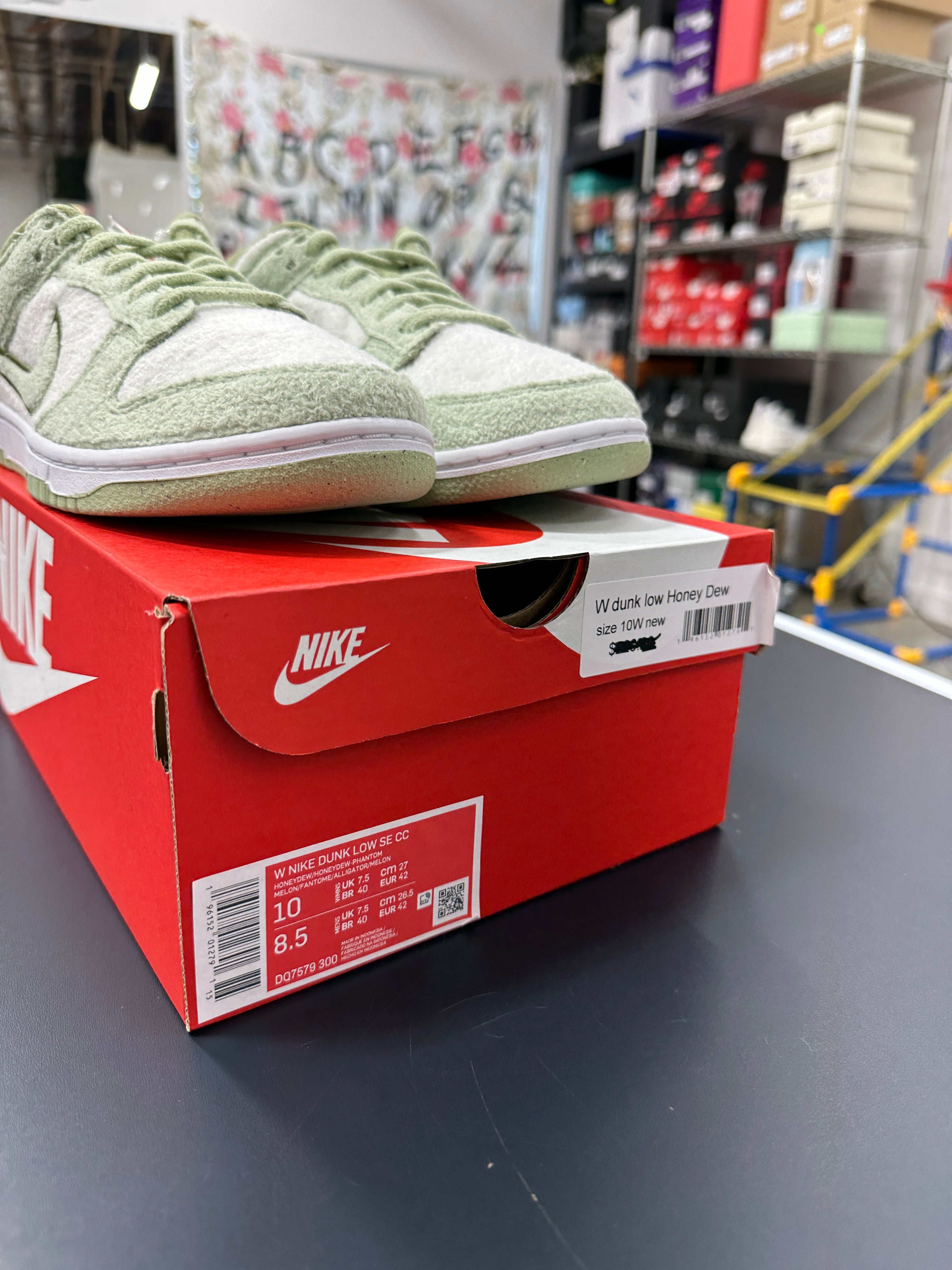 Nike Dunk Low Honeydew Sz 8.5M (10W)