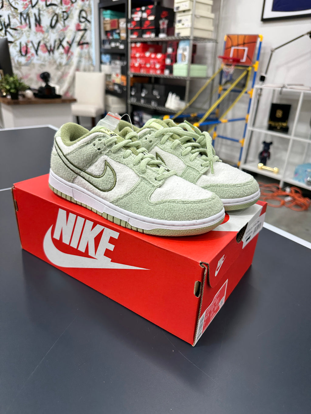 Nike Dunk Low Honeydew Sz W8.5 (M7)