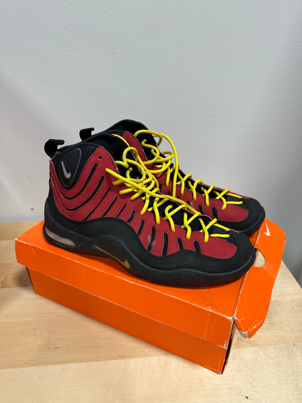 Vintage 2009 Nike Air Bakin' OG Hardaway Varsity Red Black - Men's Size 12 (Shoes Only)