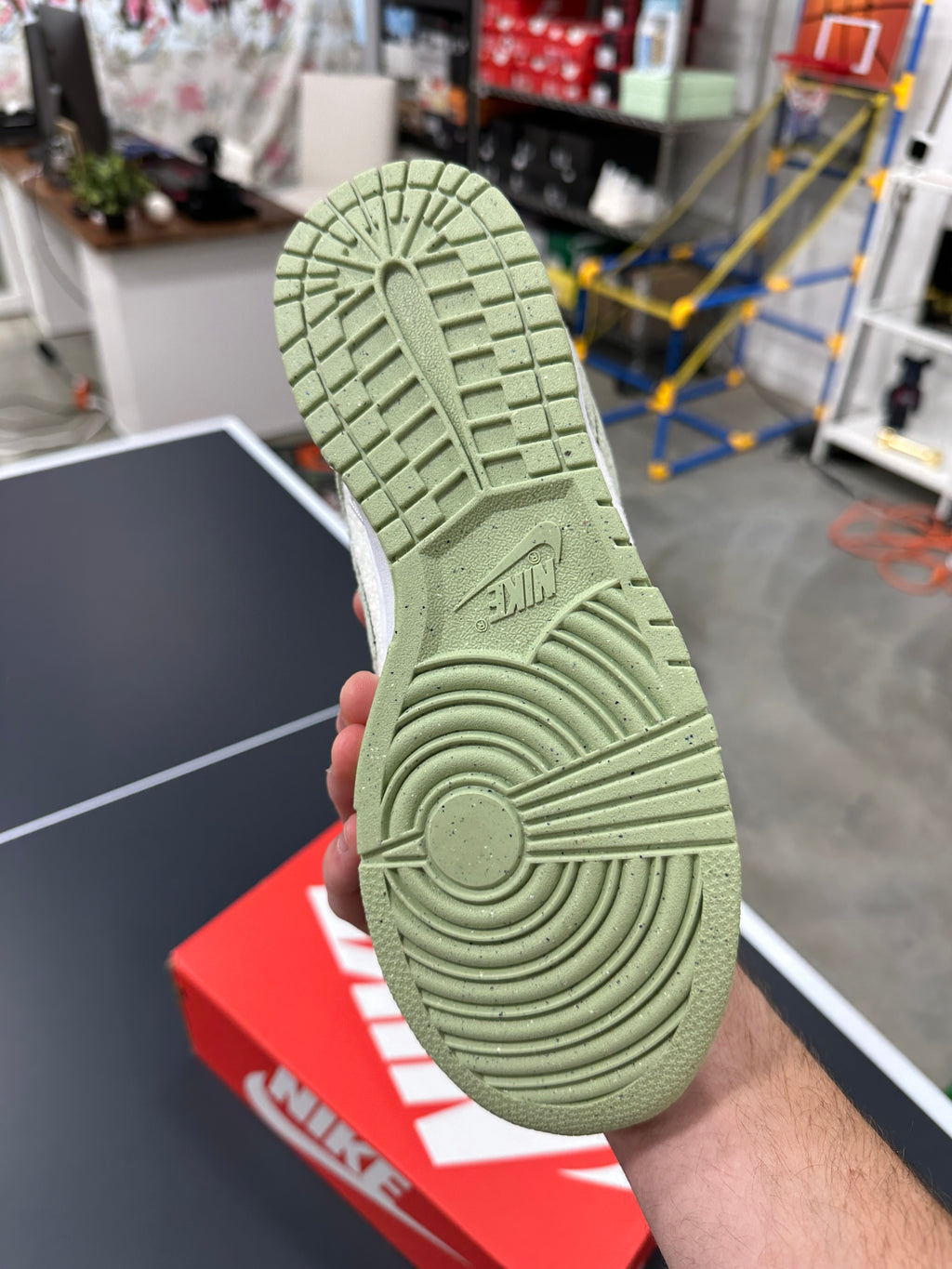 Nike Dunk Low Honeydew Sz W8.5 (M7)