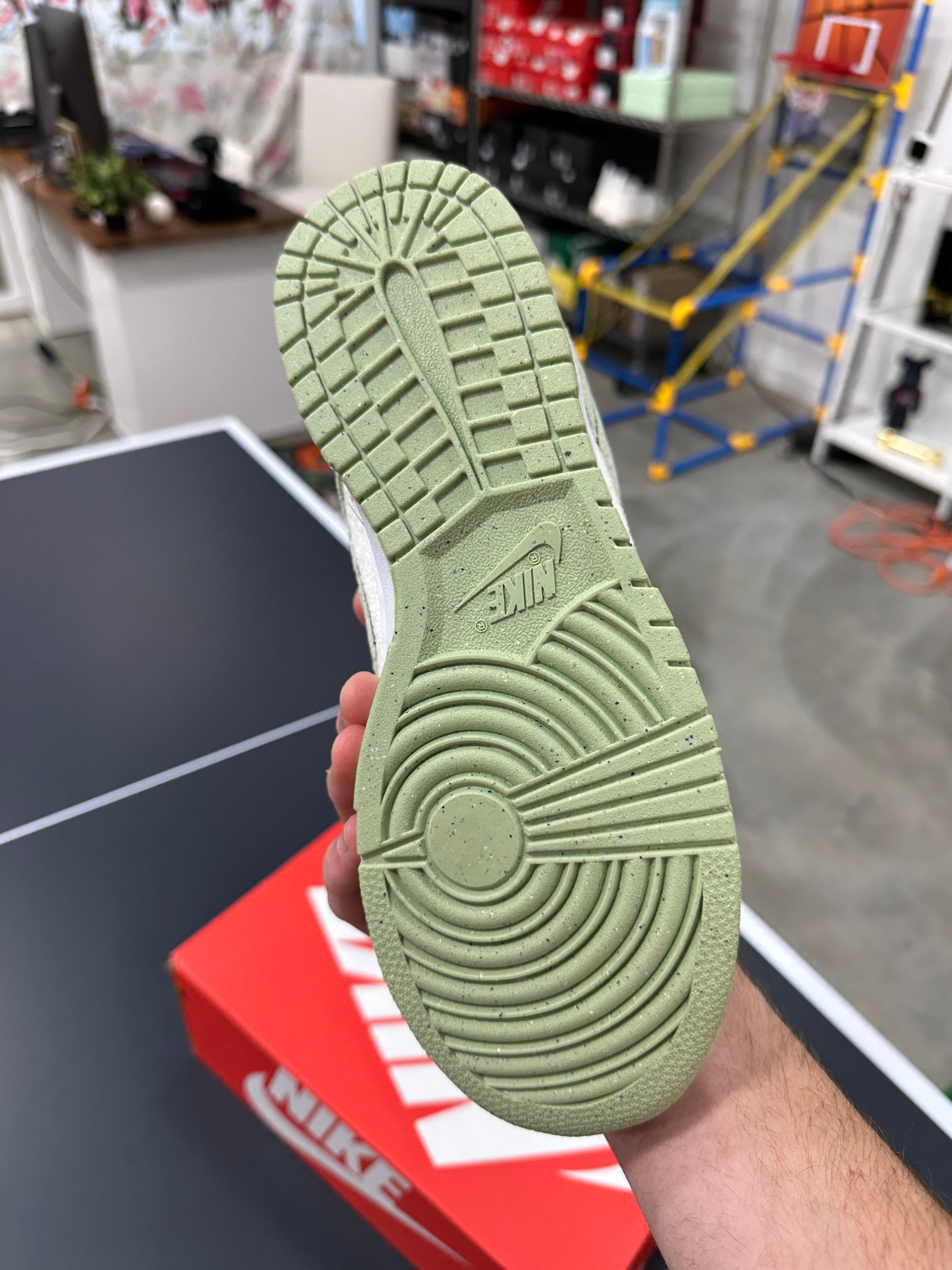 Nike Dunk Low Honeydew Sz W8.5 (M7)
