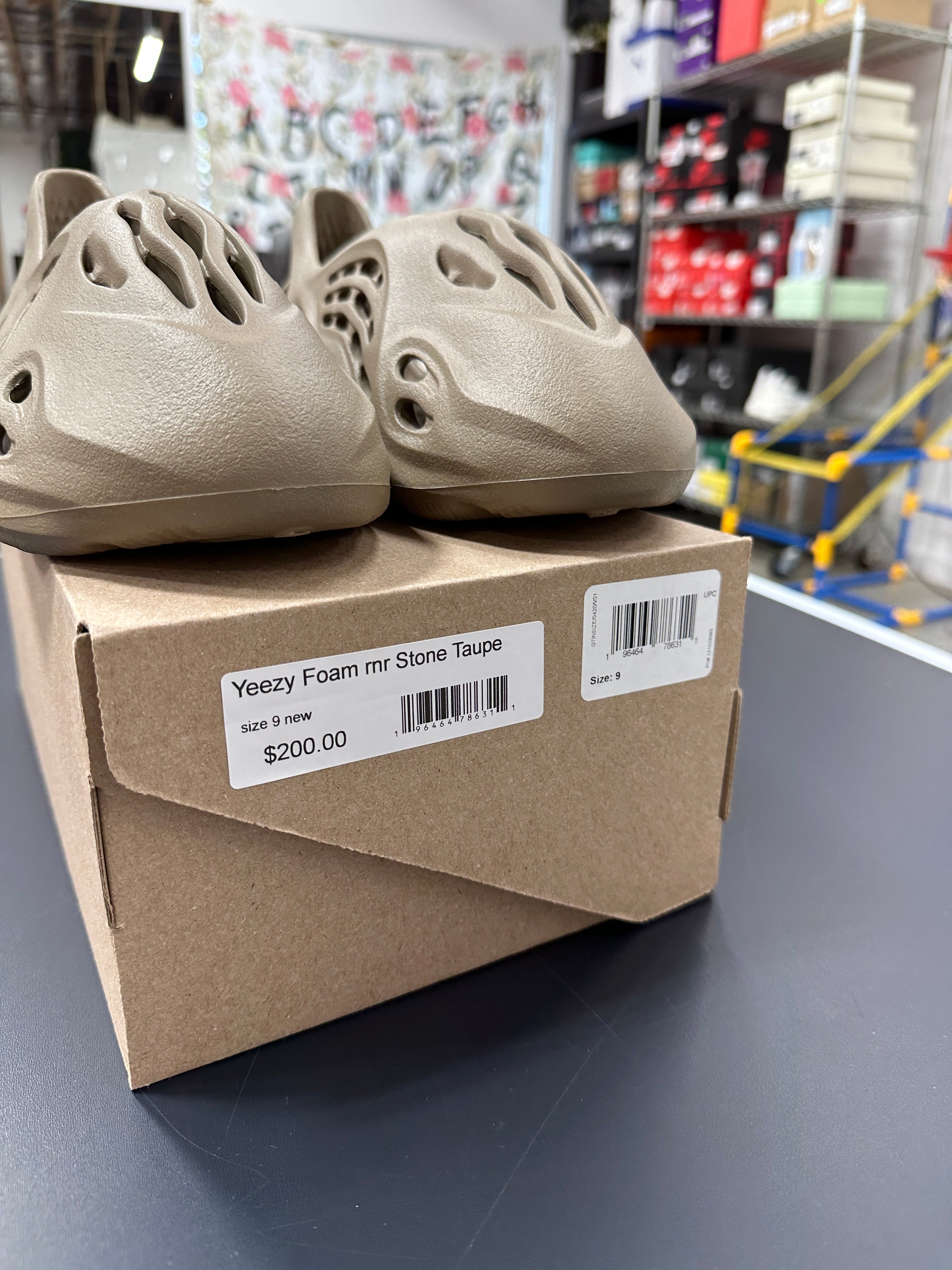 adidas Yeezy Foam RNR Stone Taupe Sz 9