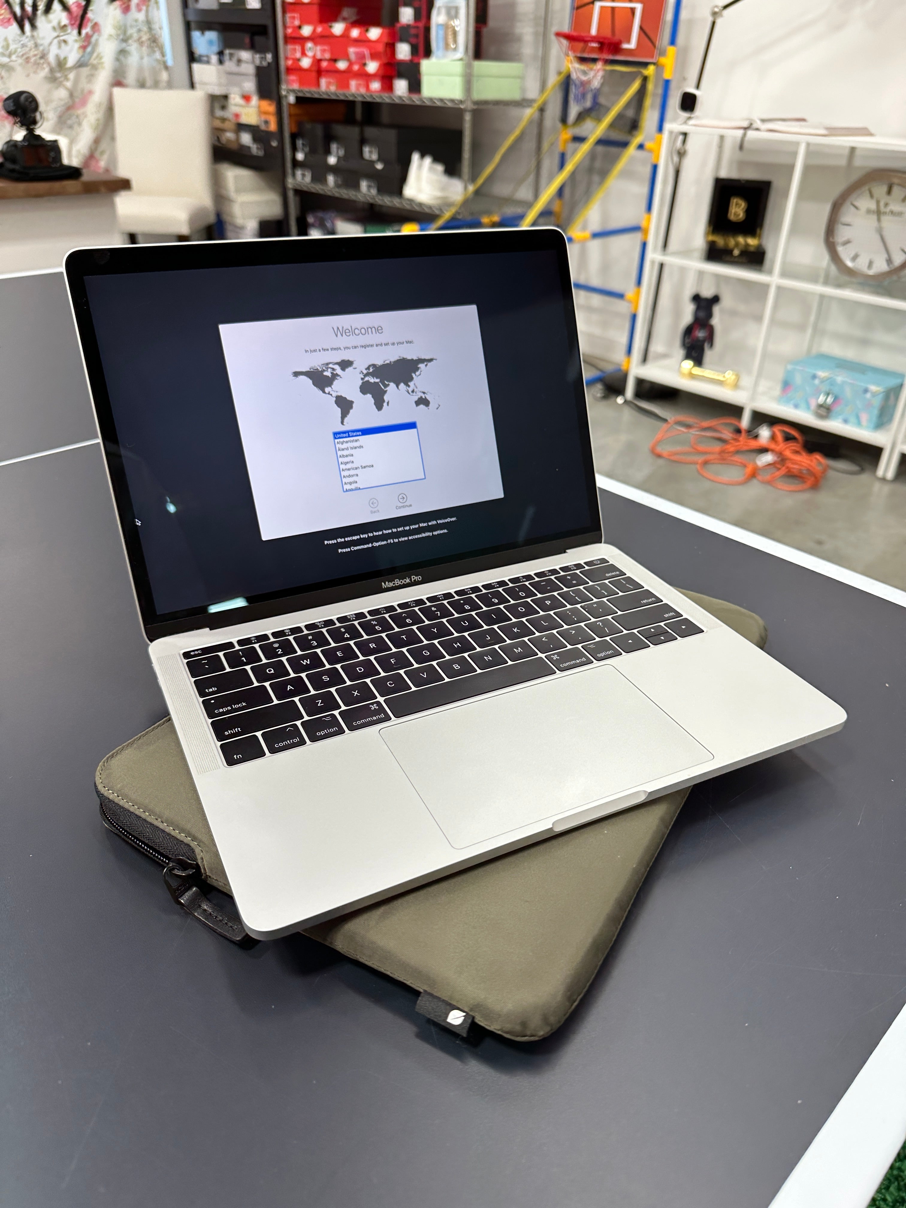 2017 MacBook Pro (13-Inch) 2.3 dual Core Intel i5