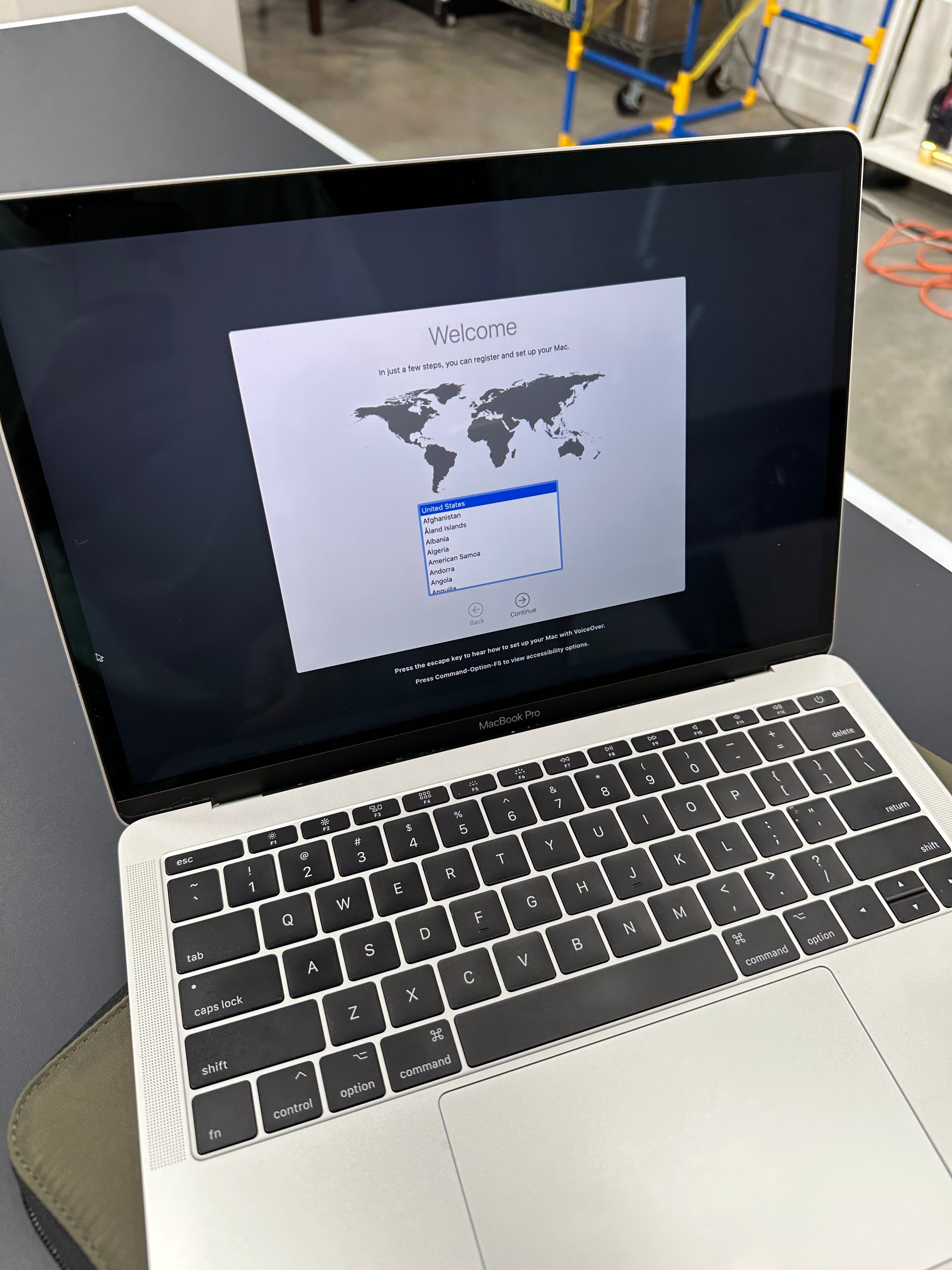 2017 MacBook Pro (13-Inch) 2.3 dual Core Intel i5