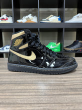 Load image into Gallery viewer, Jordan 1 Retro High Black Metallic Gold (2020) Sz 10.5

