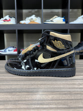 Load image into Gallery viewer, Jordan 1 Retro High Black Metallic Gold (2020) Sz 10.5
