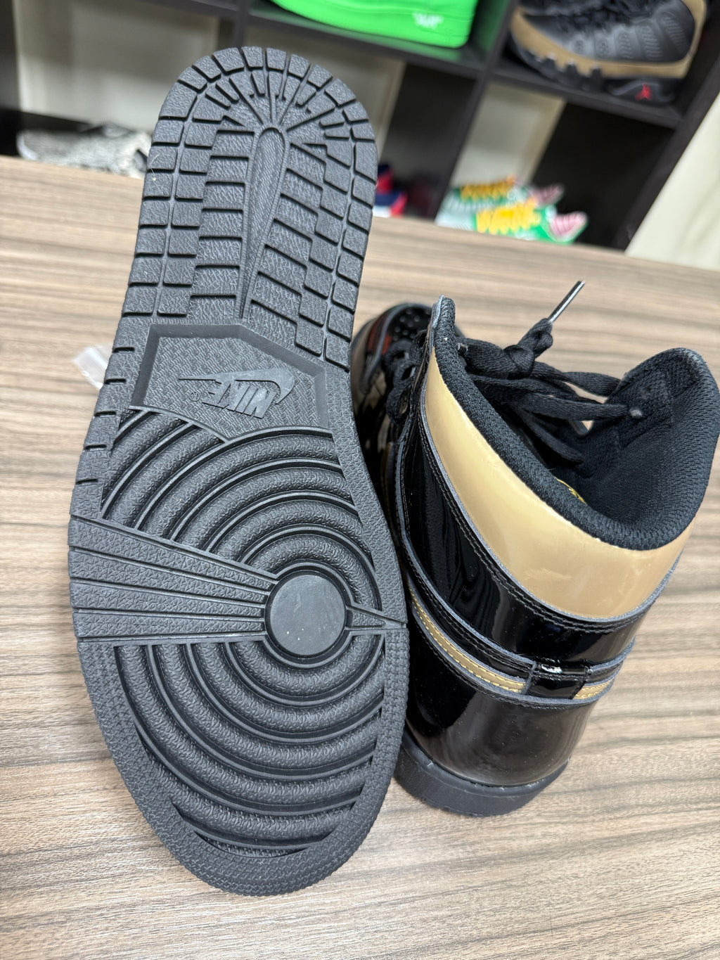 Jordan 1 Retro High Black Metallic Gold (2020) Sz 10.5