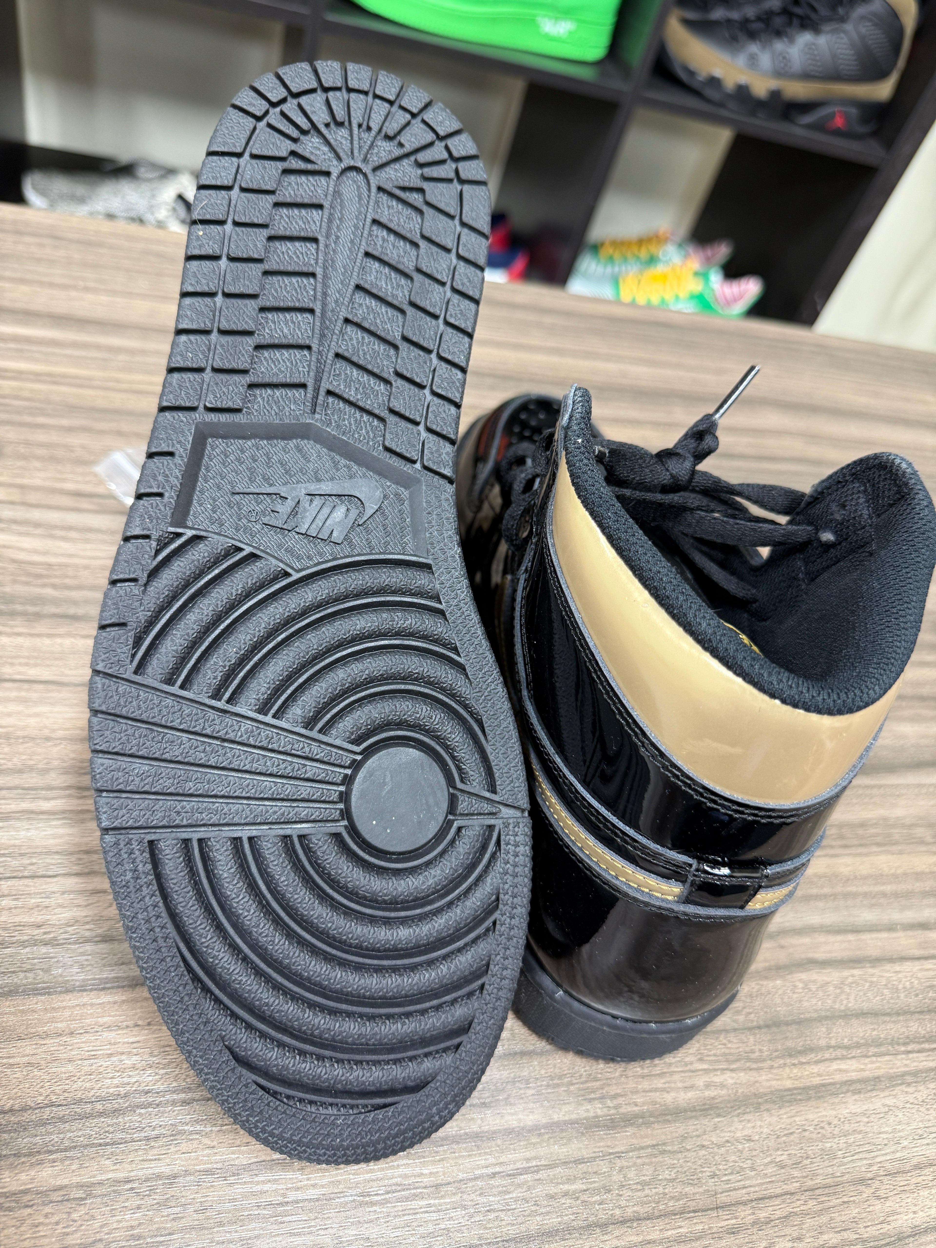 Jordan 1 Retro High Black Metallic Gold (2020) Sz 10.5