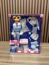 Load image into Gallery viewer, Fashion Fun Gift Set Barbie 1999 #24148
