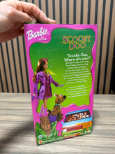 Load image into Gallery viewer, Scooby Doo Barbie as Daphne 2001 MATTEL 55887 Vintage - New in Box1

