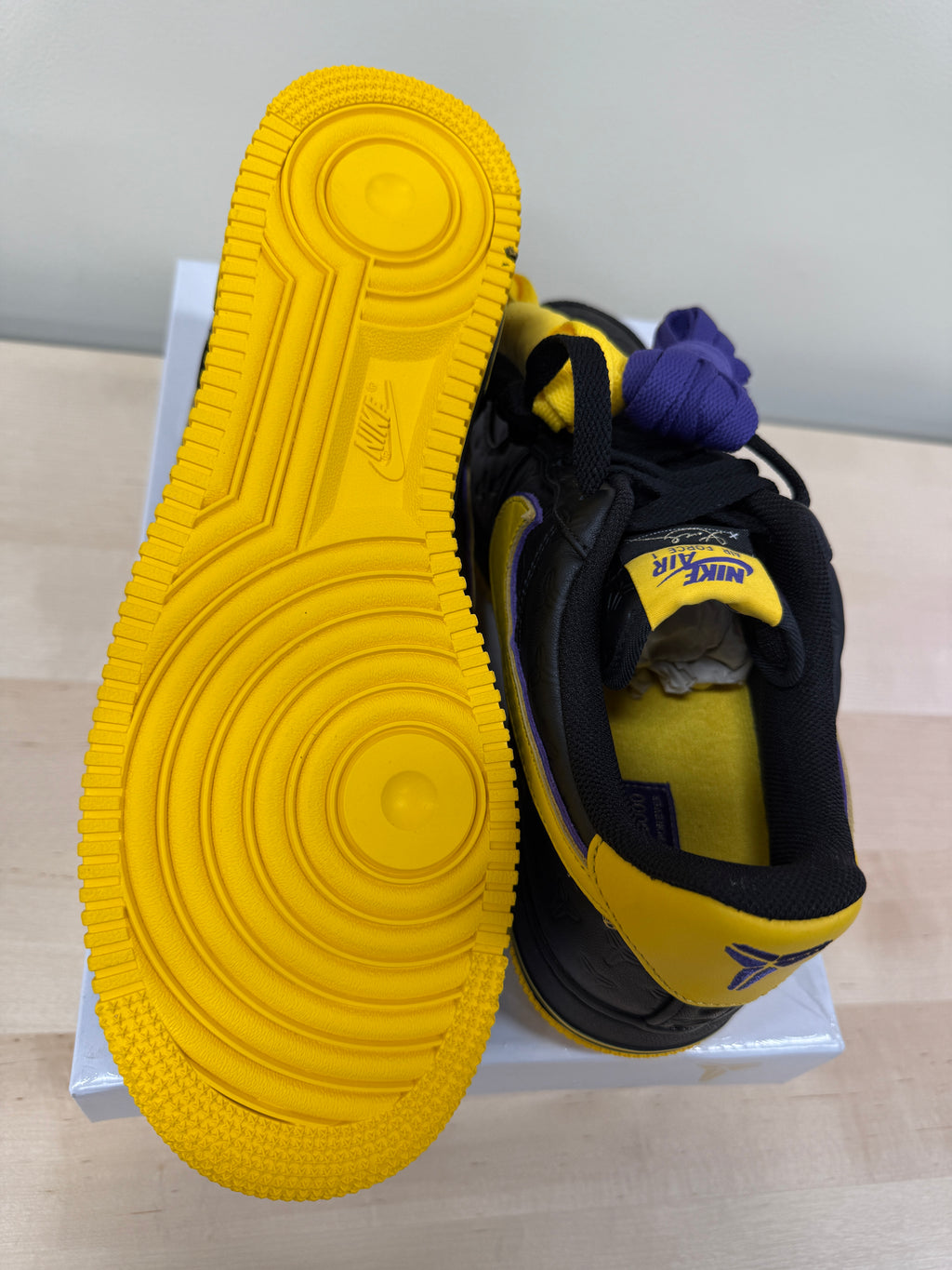 Nike Air Force 1 Low Kobe Bryant Lakers Away (Numbered Edition of 8000) Sz 10.5