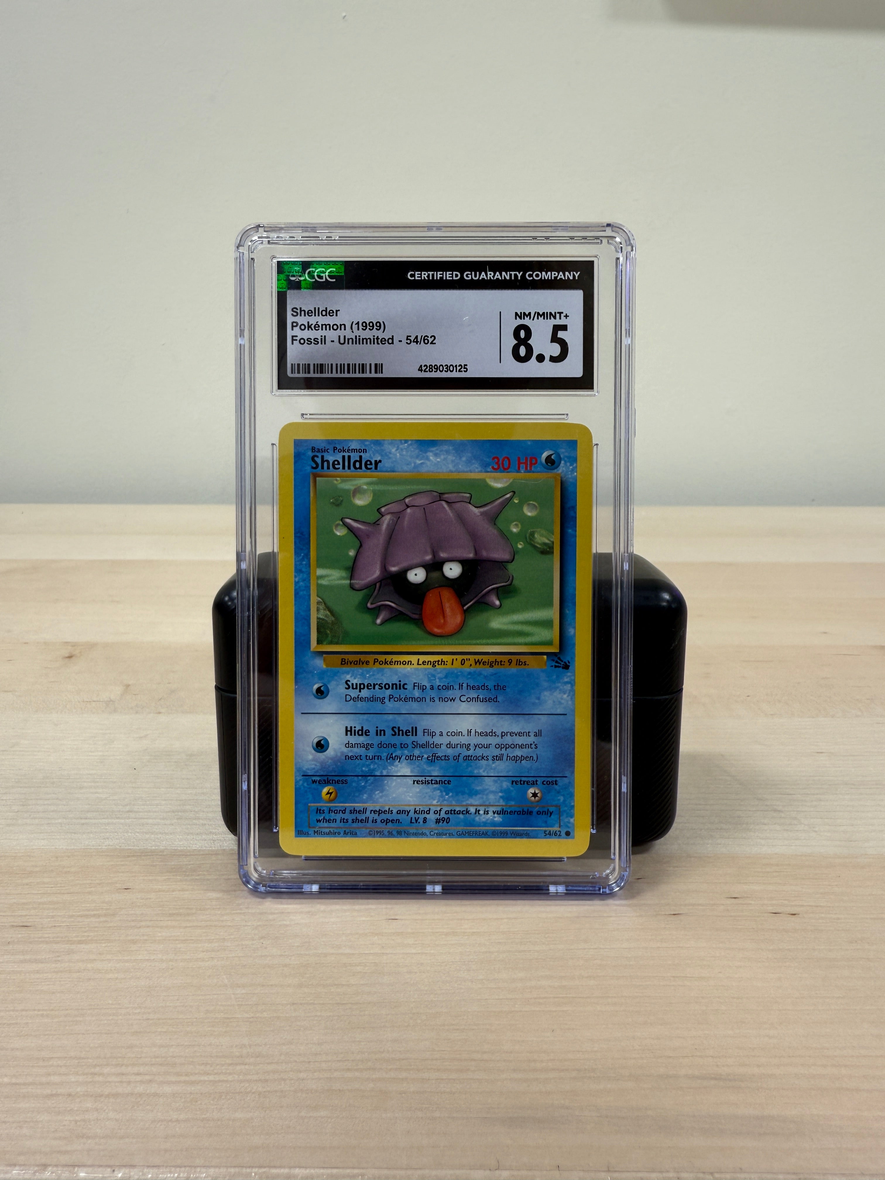 Shelder Fossil unlimited Pokemon Card Grade 8.5