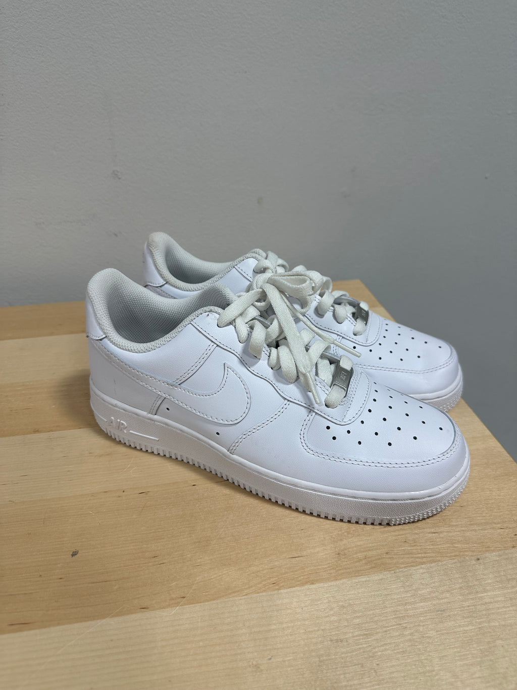 NEW Nike Air Force 1 Low 07 Triple White Leather DD8959-100 Women’s Size 8.5
