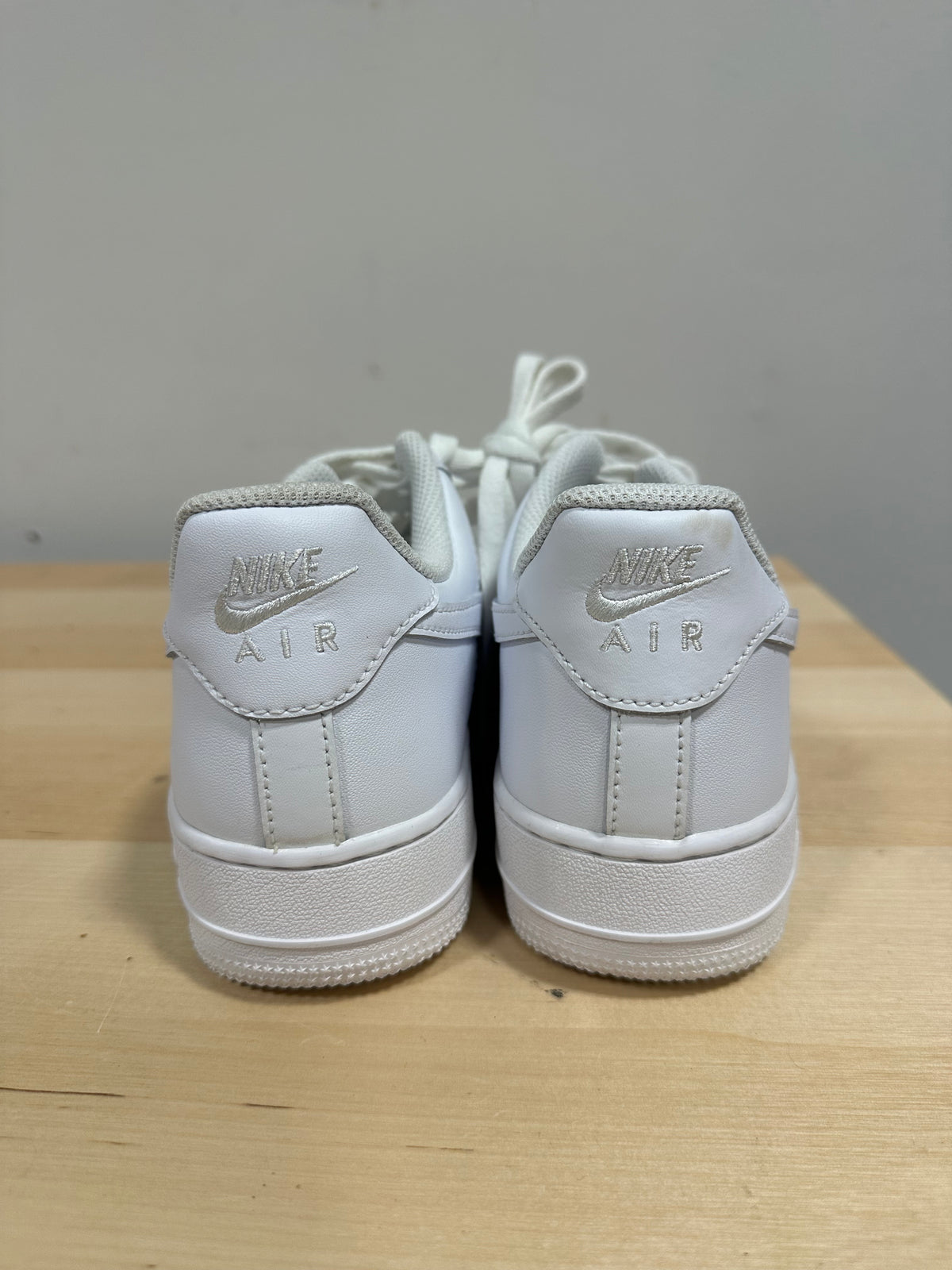 NEW Nike Air Force 1 Low 07 Triple White Leather DD8959-100 Women’s Size 8.5