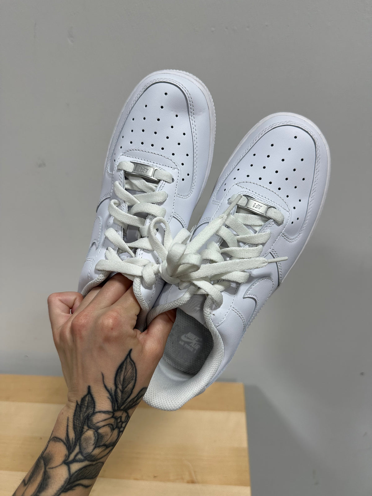 NEW Nike Air Force 1 Low 07 Triple White Leather DD8959-100 Women’s Size 8.5