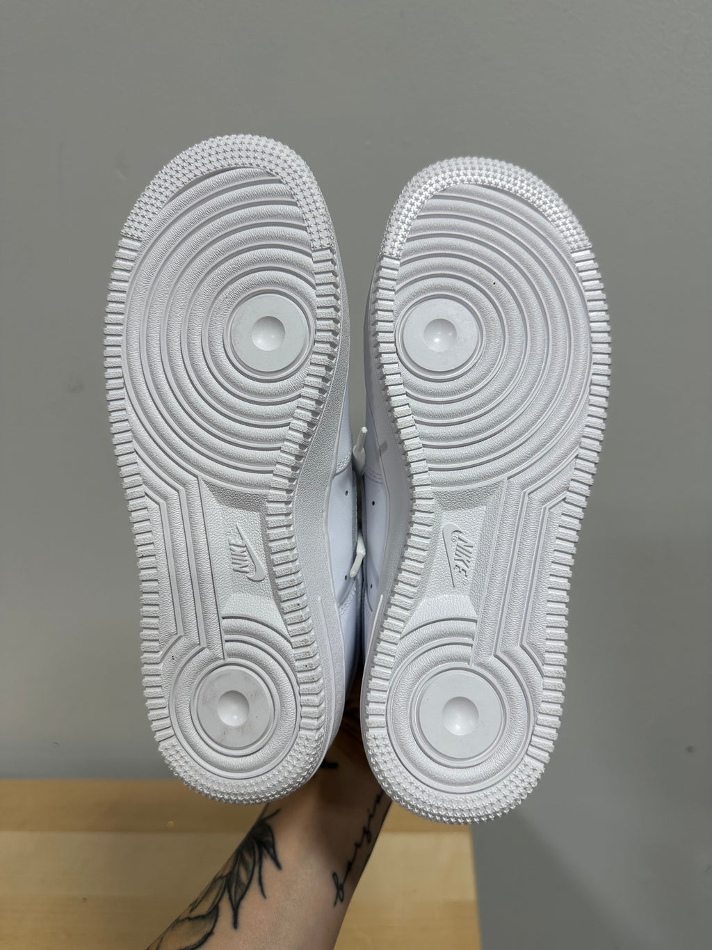 NEW Nike Air Force 1 Low 07 Triple White Leather DD8959-100 Women’s Size 8.5