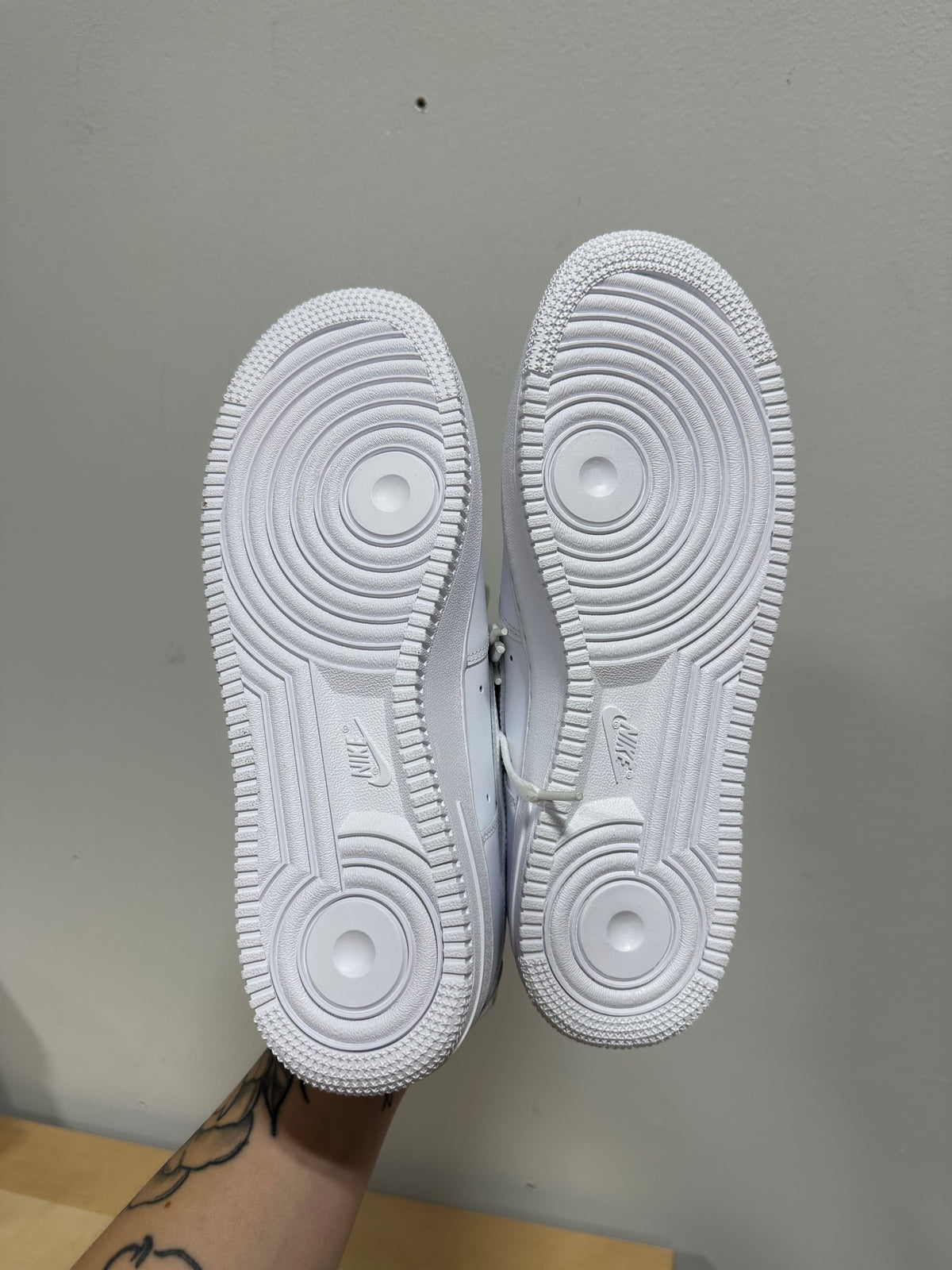 DEFECTS Nike Air Force 1 Low 07 Triple White Leather CW2288-111 Men’s Size 9.5