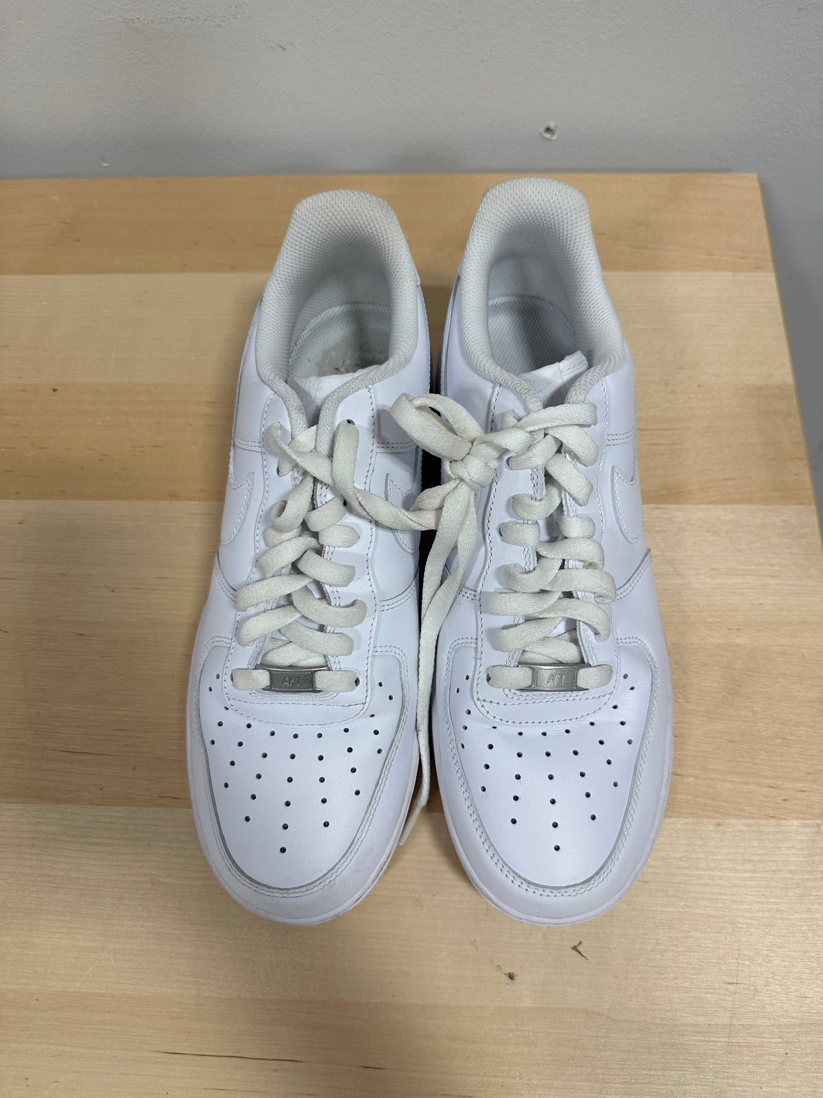 Lightly worn Nike Air Force 1 Low 07 Triple White Leather CW2288-111 Men’s Size 10.5