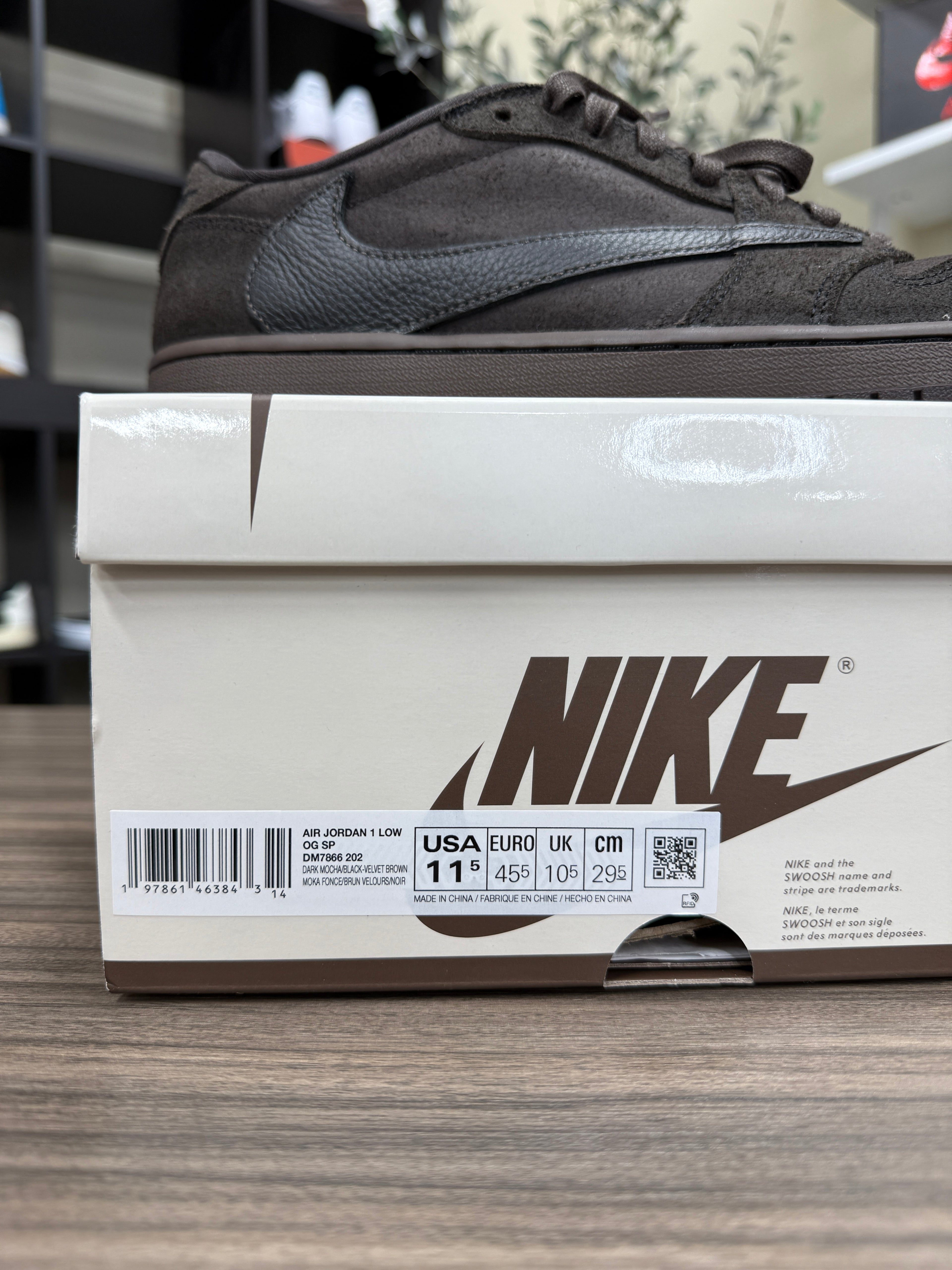 Nike x Travis Scott Jordan 1 Low Velvet Brown Sz 11.5