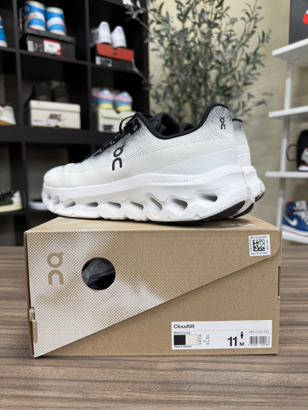 On Cloud Cloudtilt Black/Ivory Sz 11