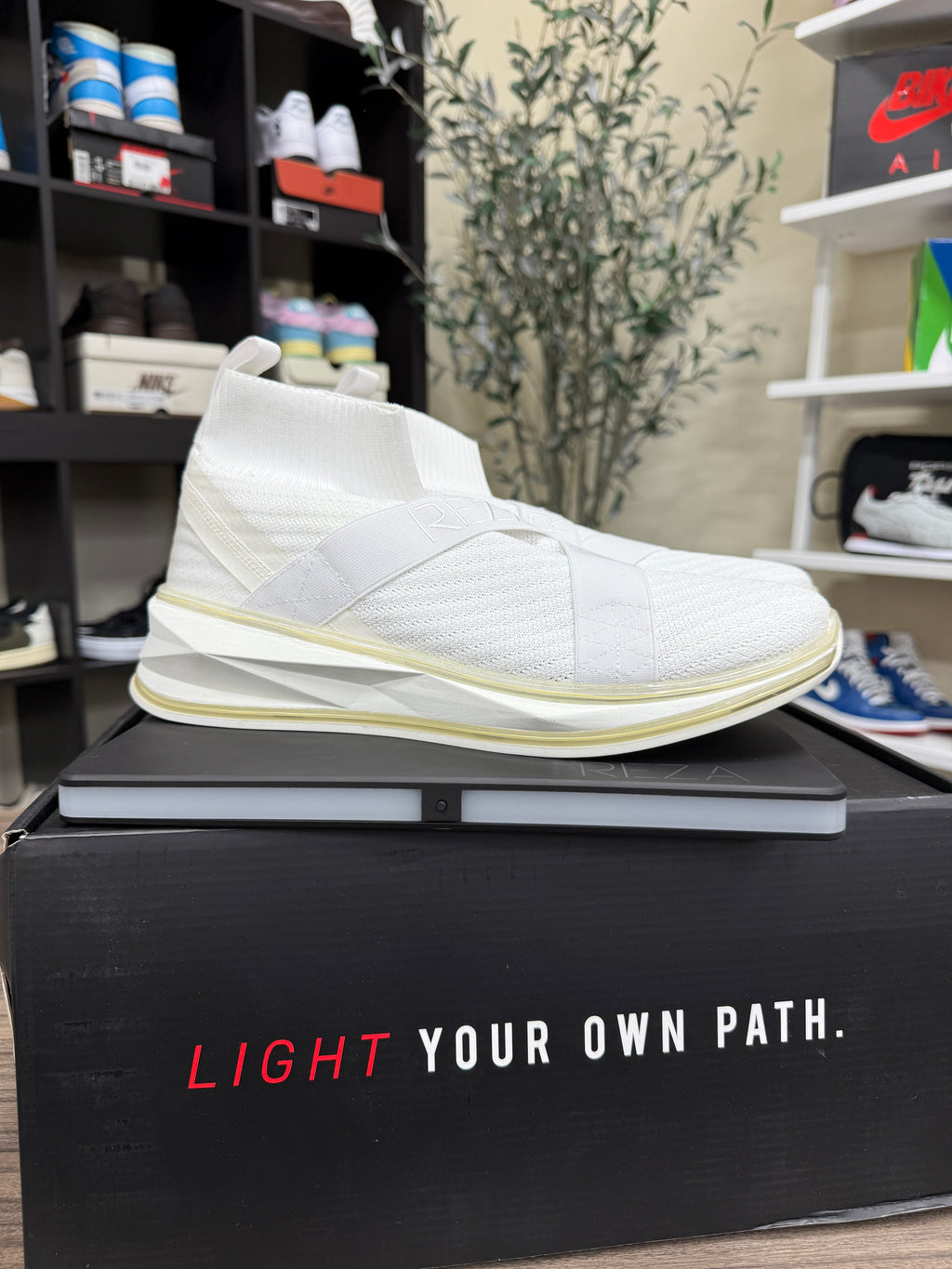 Reza 1 Remastered White Light Sz 11 Light up