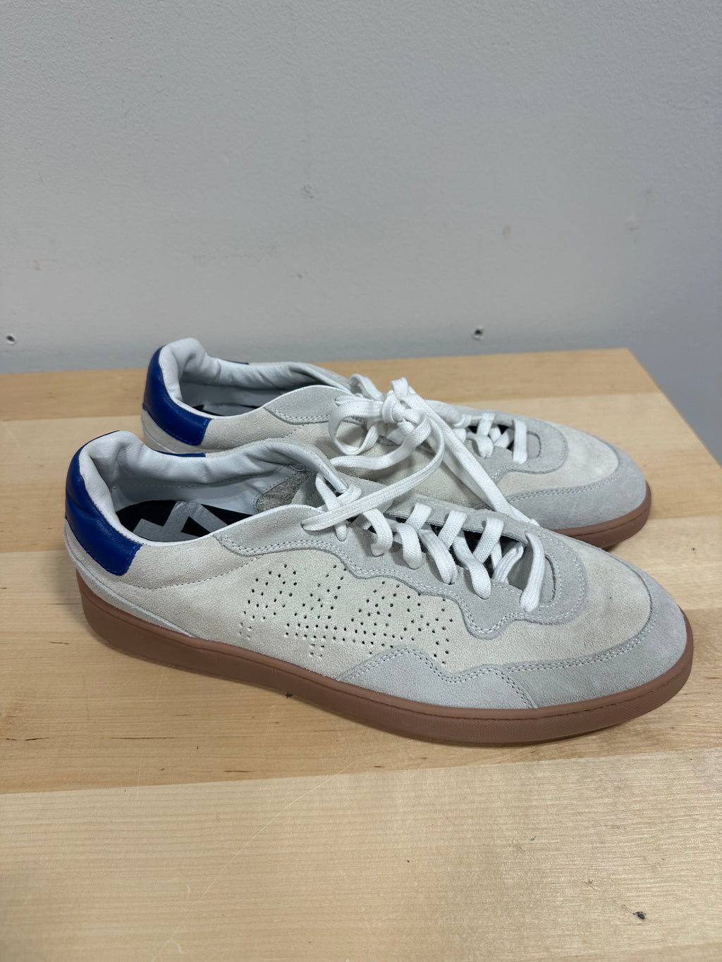 P448 Bali Off White Grey Suede Blue Leather Heel Gum Sole Men’s Size 11 / EU 44