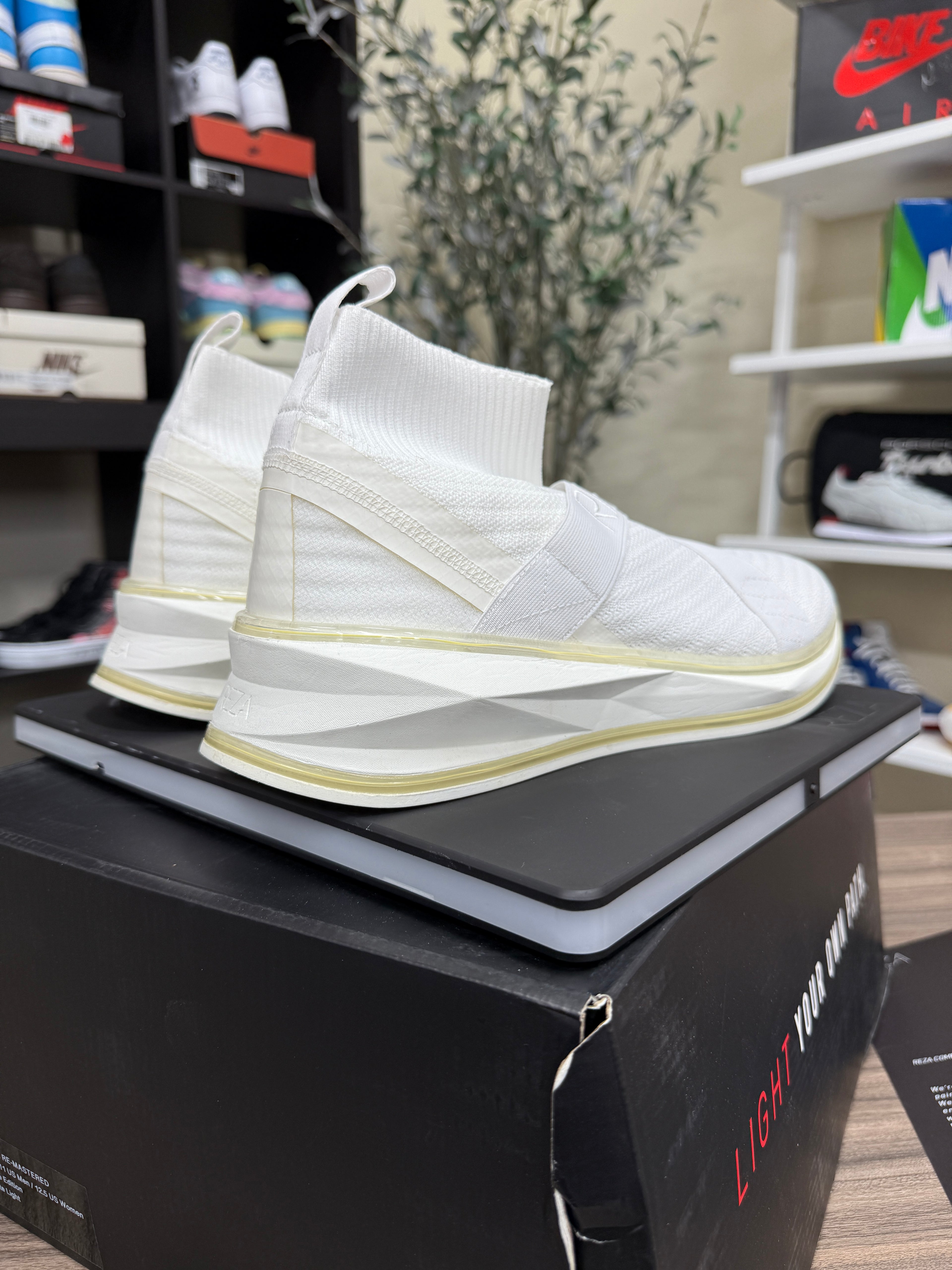 Reza 1 Remastered White Light Sz 11 Light up