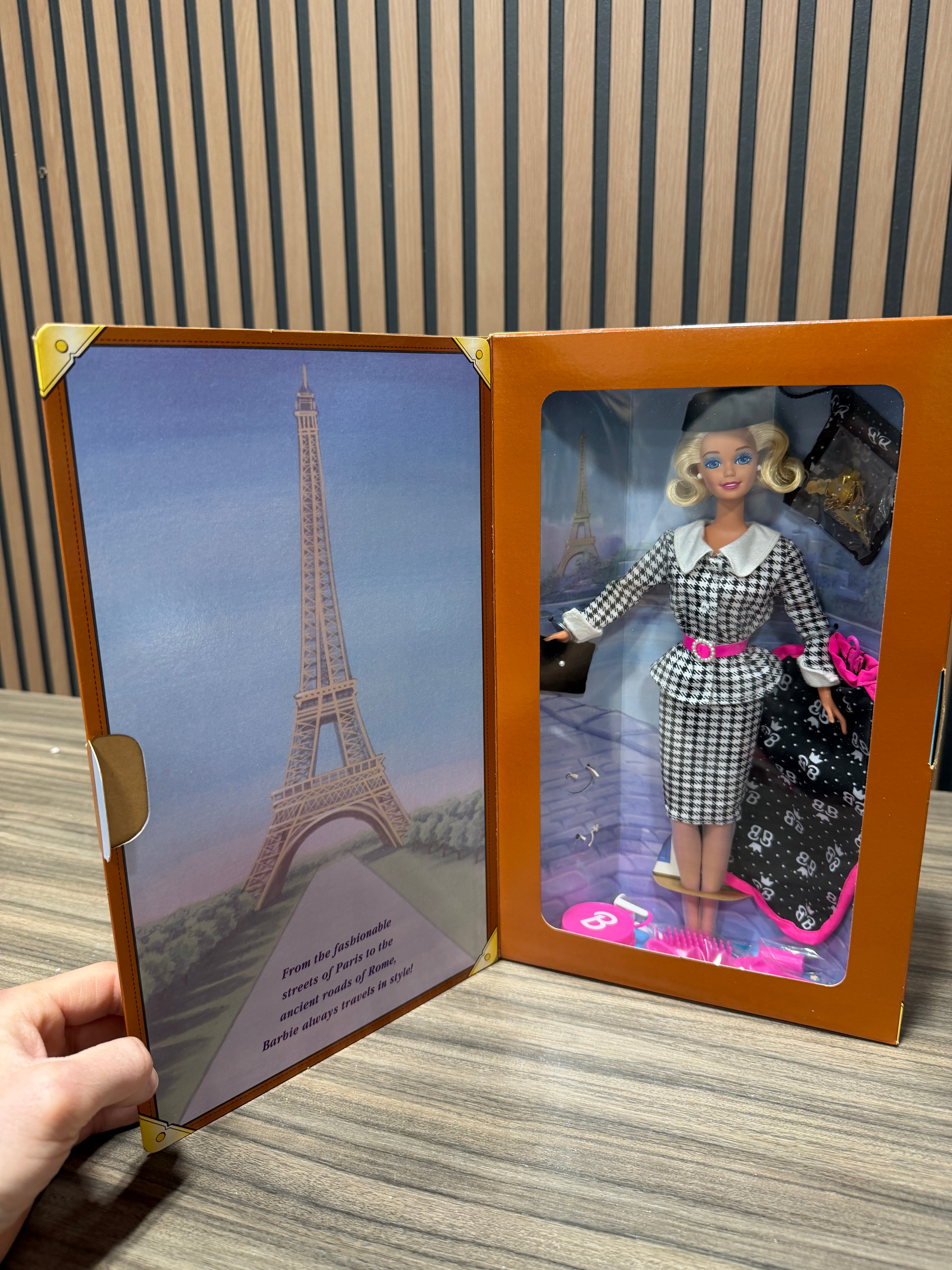 International Travel Barbie 2nd in Series Special Edition Doll 1995 Mattel 15184