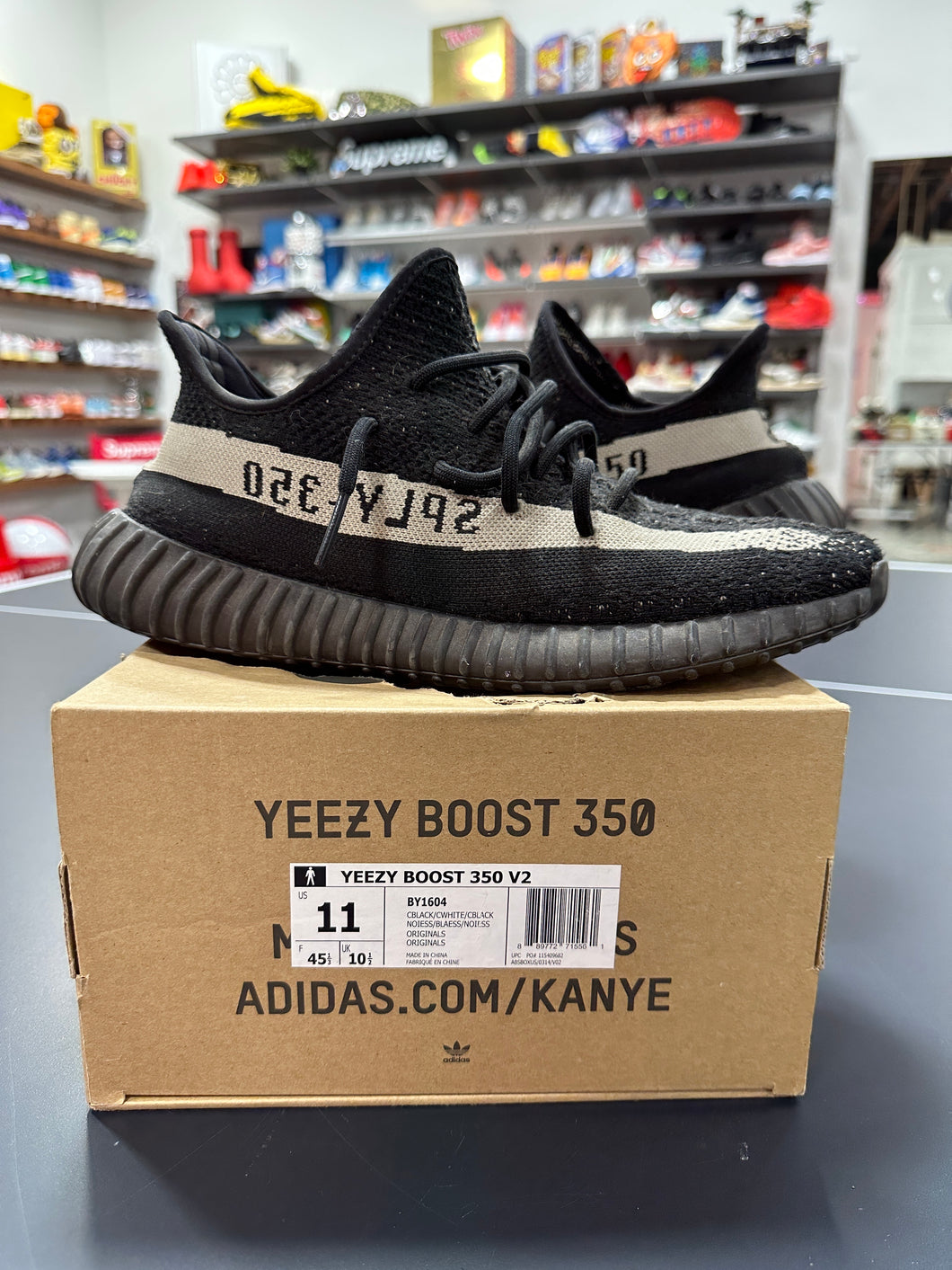 Yeezy 350 V2 Oreo Sz 11