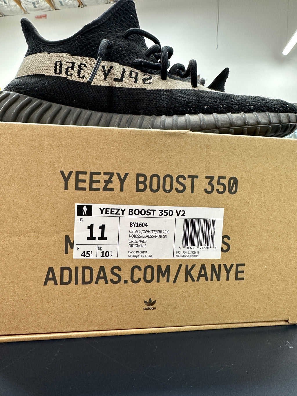 Yeezy 350 V2 Oreo Sz 11