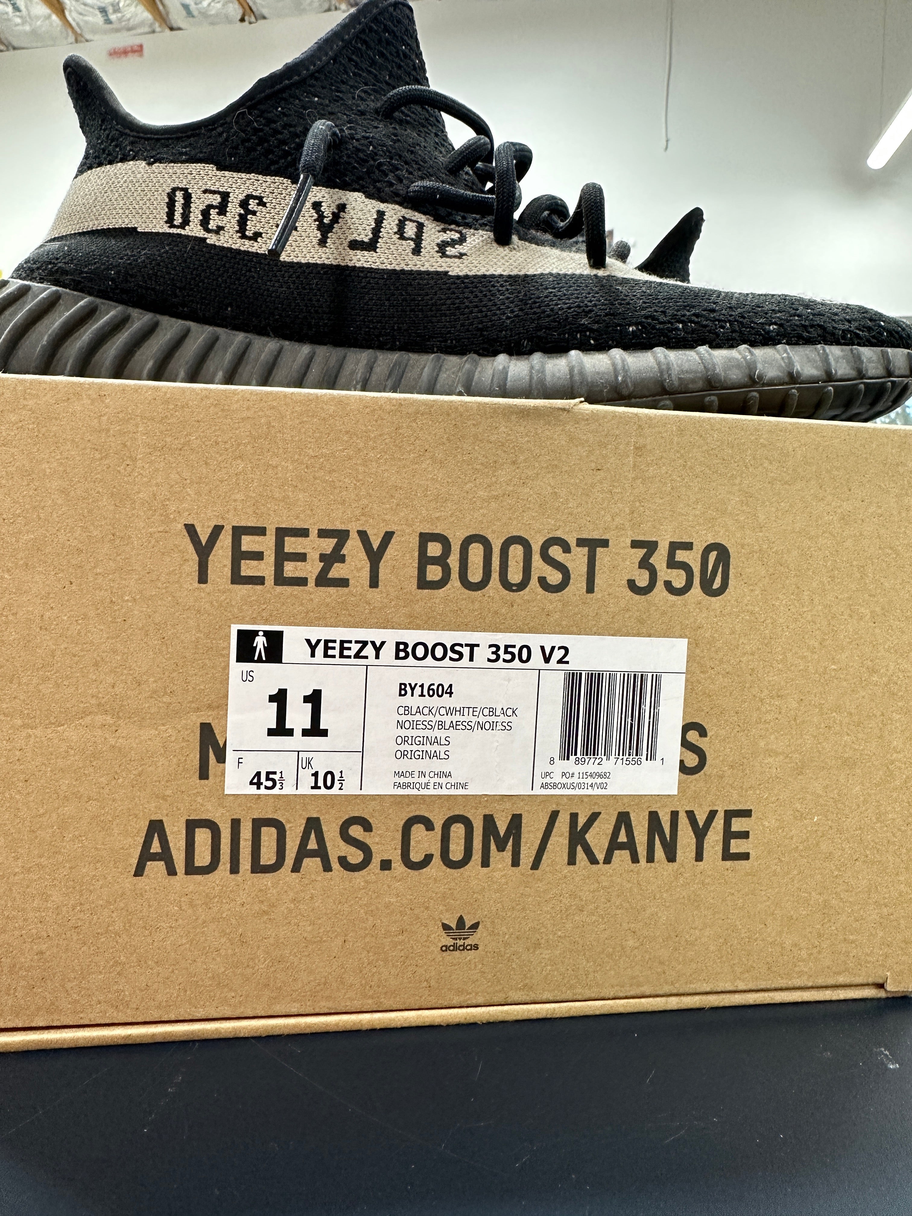 Yeezy 350 V2 Oreo Sz 11